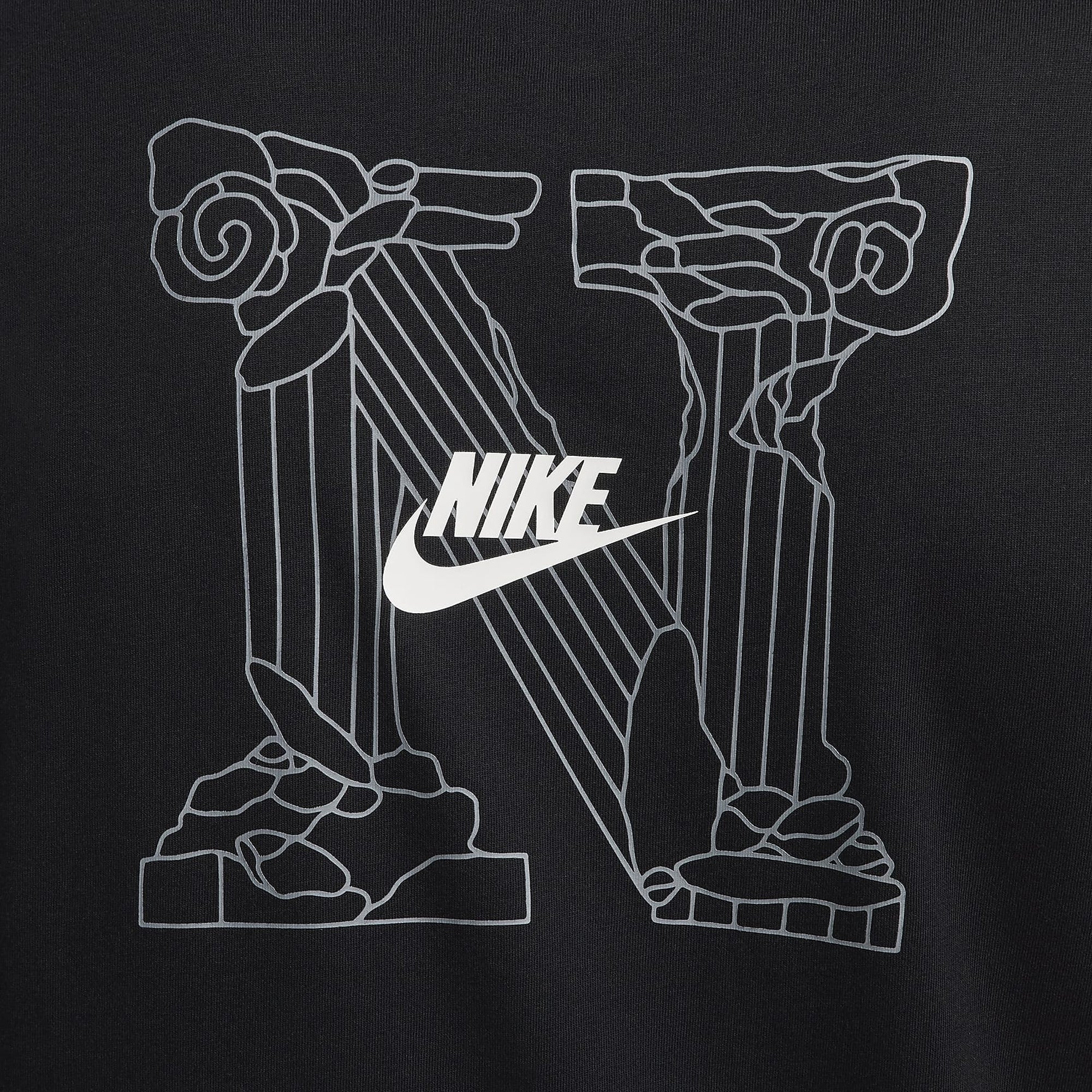 Nike | Sportswear T-shirt { Black - view 4