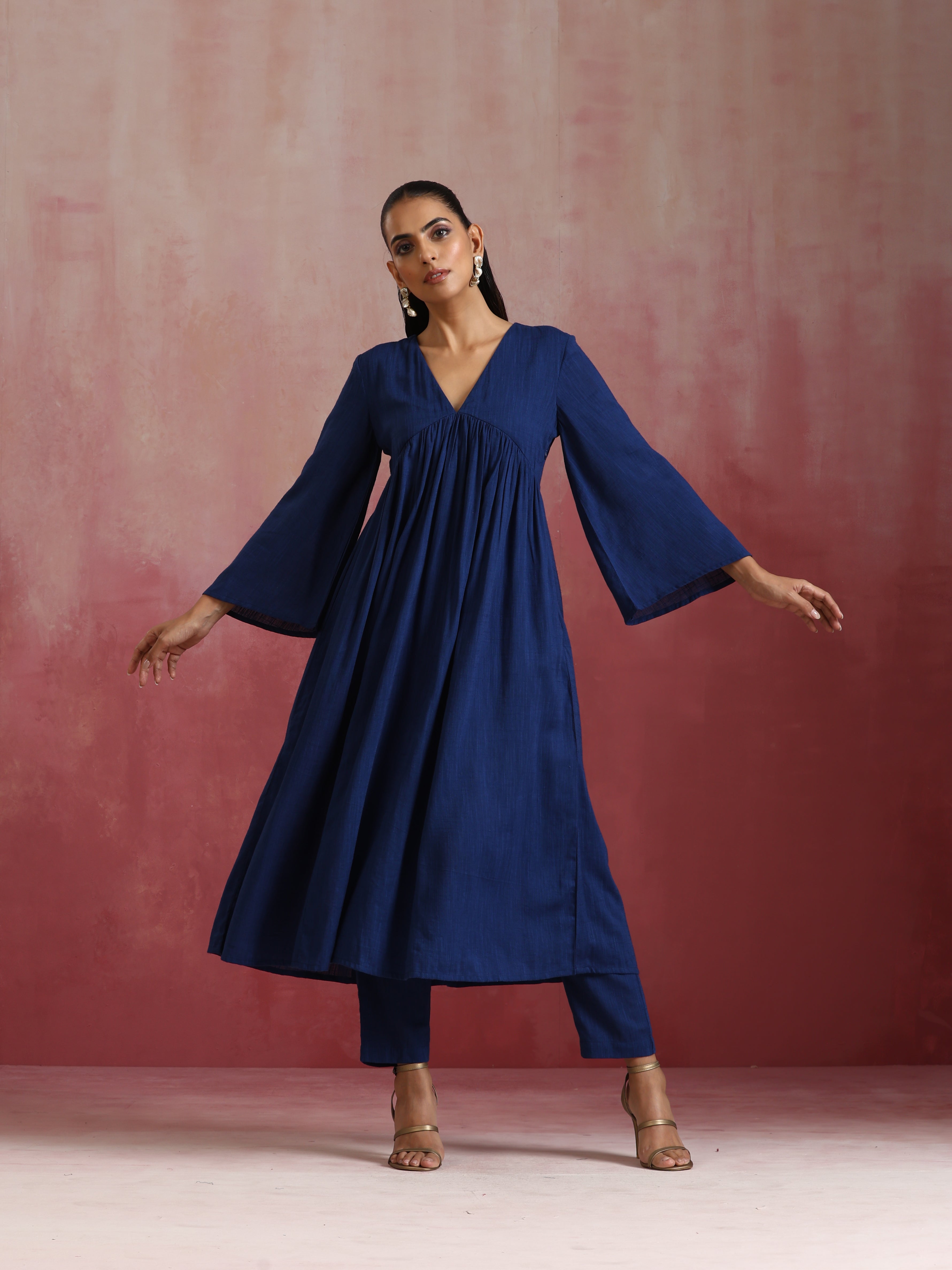 trueBrowns Blue Cotton Dobby Kurta Set - view 2