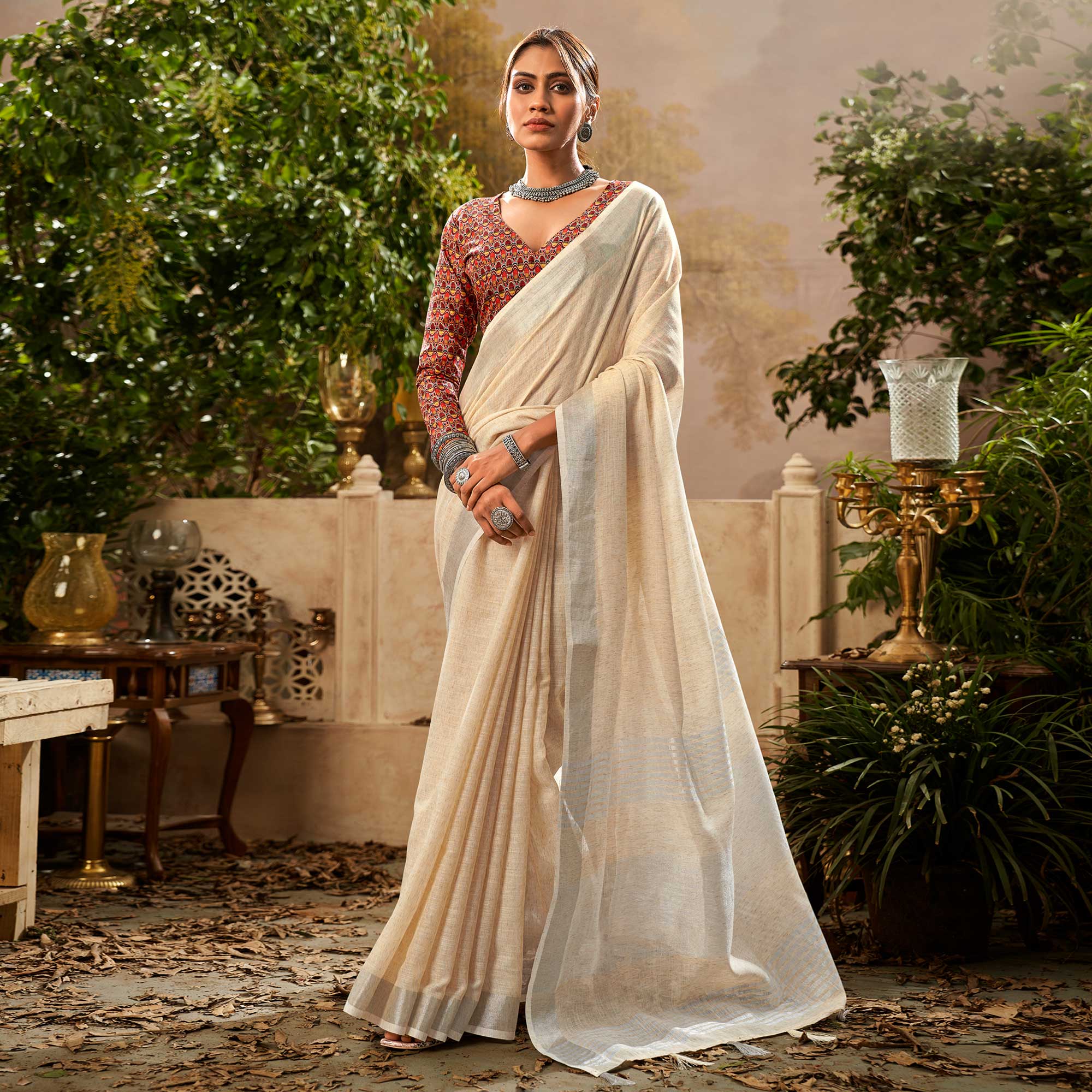 Peachmode Cream Woven Pure Cotton Saree With Tassels