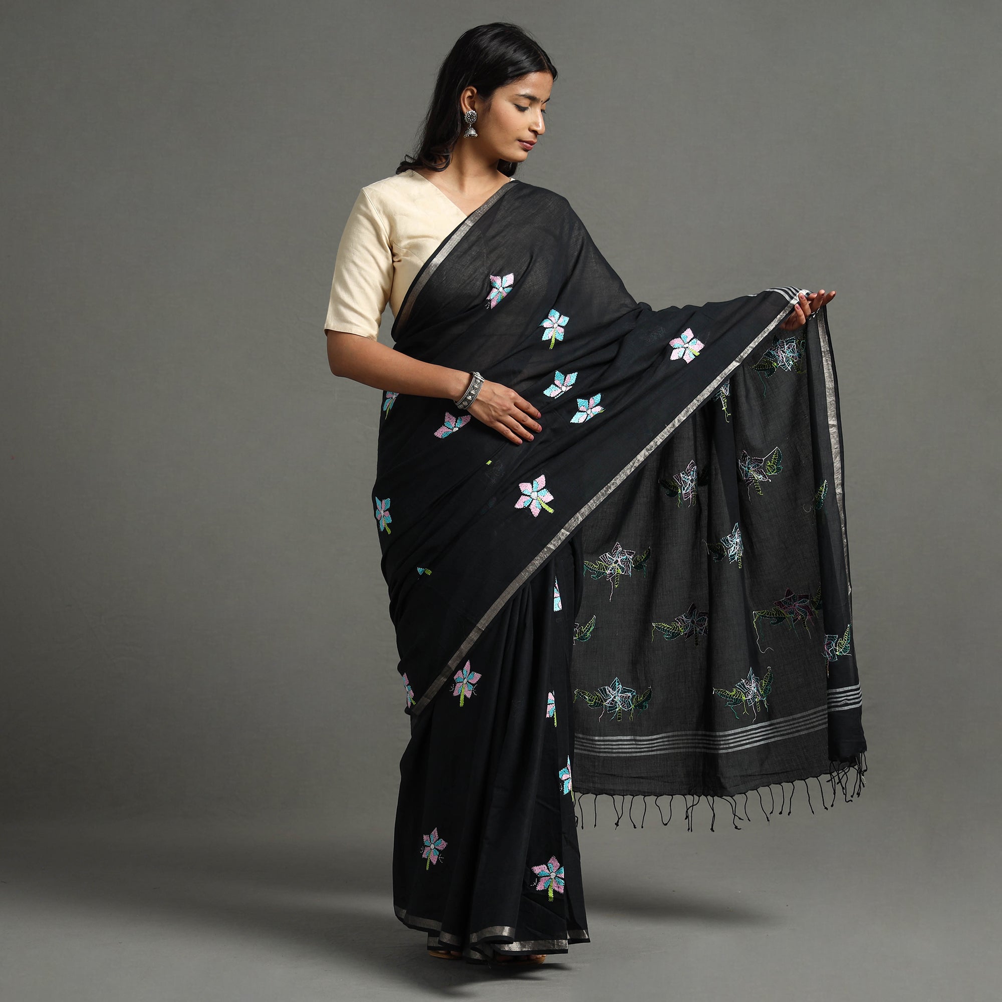 KHUSHBASH - HAPPY LOOM OF EAST Black - Bengal Kantha Embroidery Handloom Cotton Saree - view 2