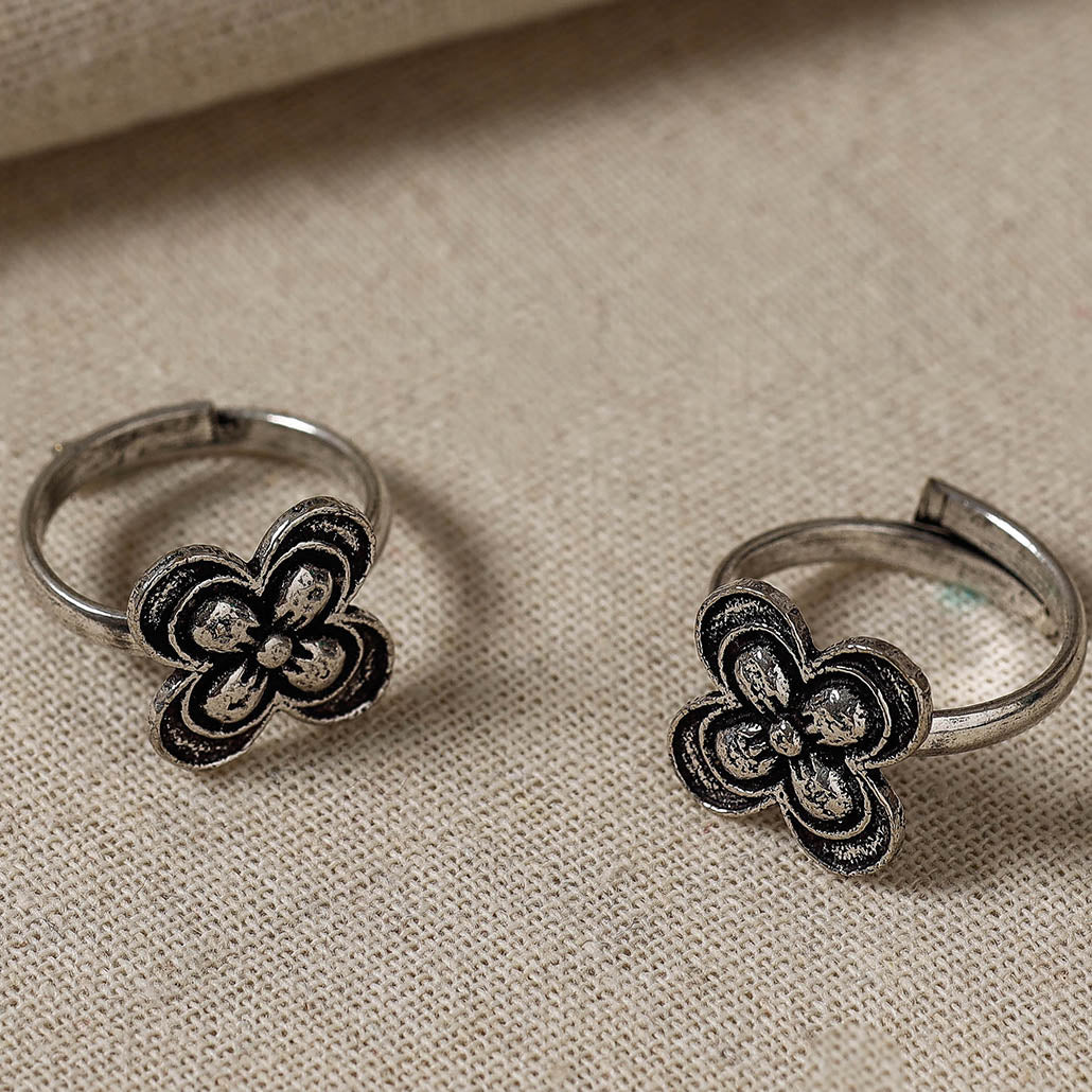 WHITE RIVER STORIES Antique Silver Finish Oxidised Brass Base Toe Ring (Adjustable) - view 2