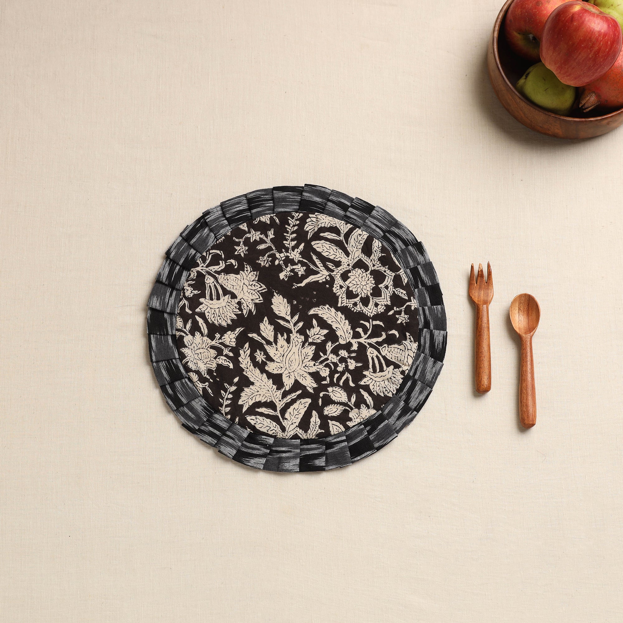 NOORI BAZAR Black - Handcrafted Cotton Round Pot Holder 03