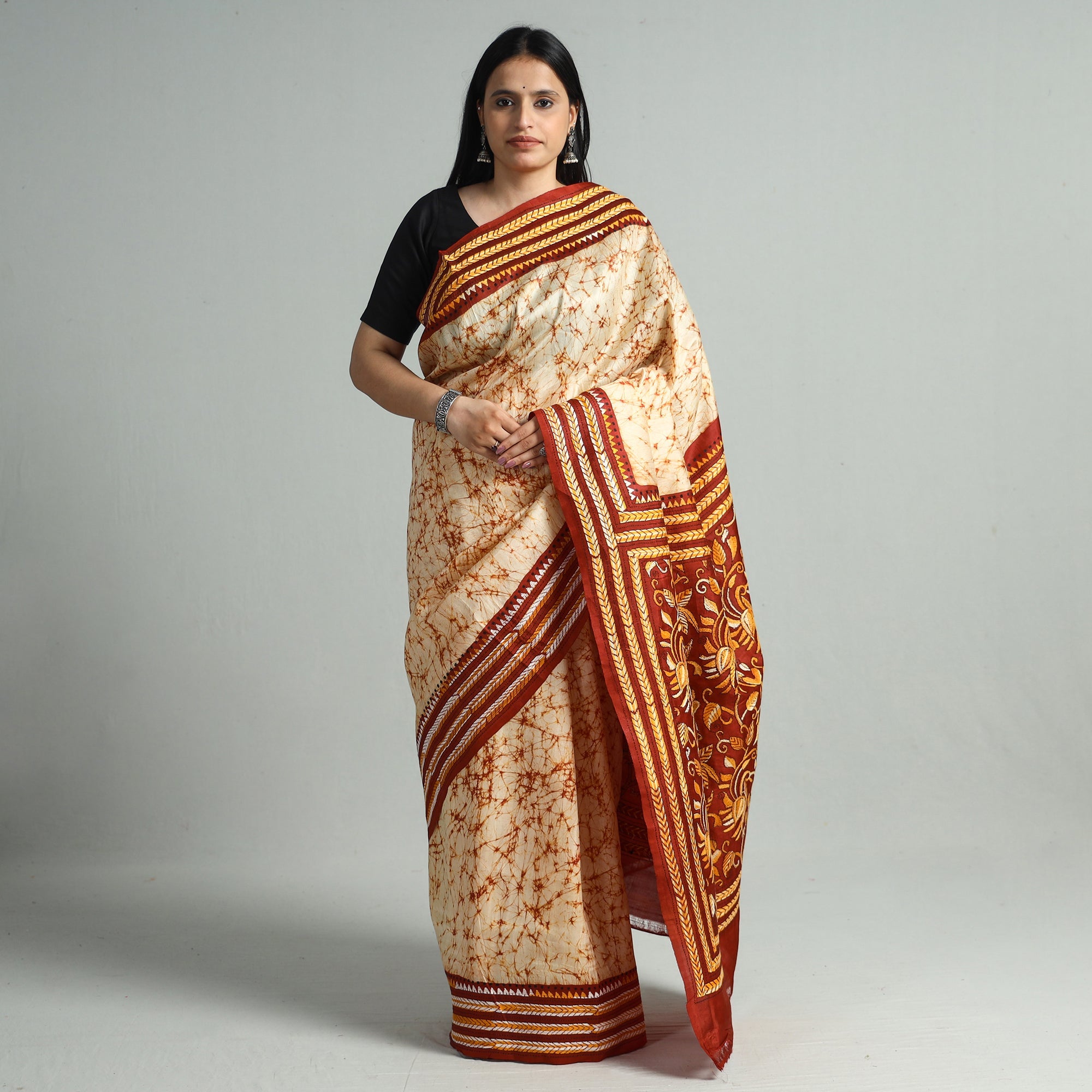 KHUSHBASH - HAPPY LOOM OF EAST Beige - Kantha Embroidery Tussar Silk Handloom Batik Print Saree 129