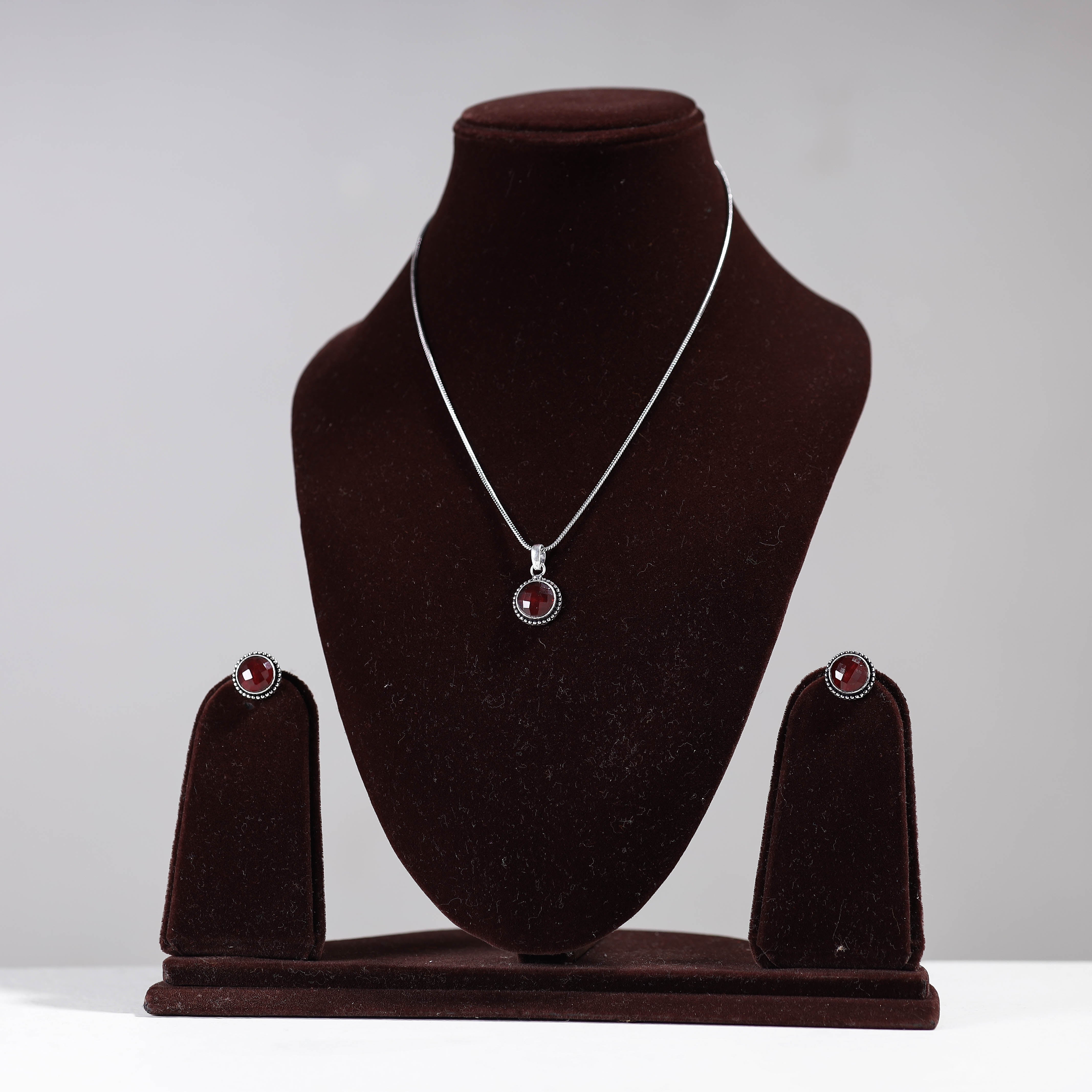WHITE RIVER STORIES Antique Silver Finish Oxidised Brass Base Stone Work Necklace Set