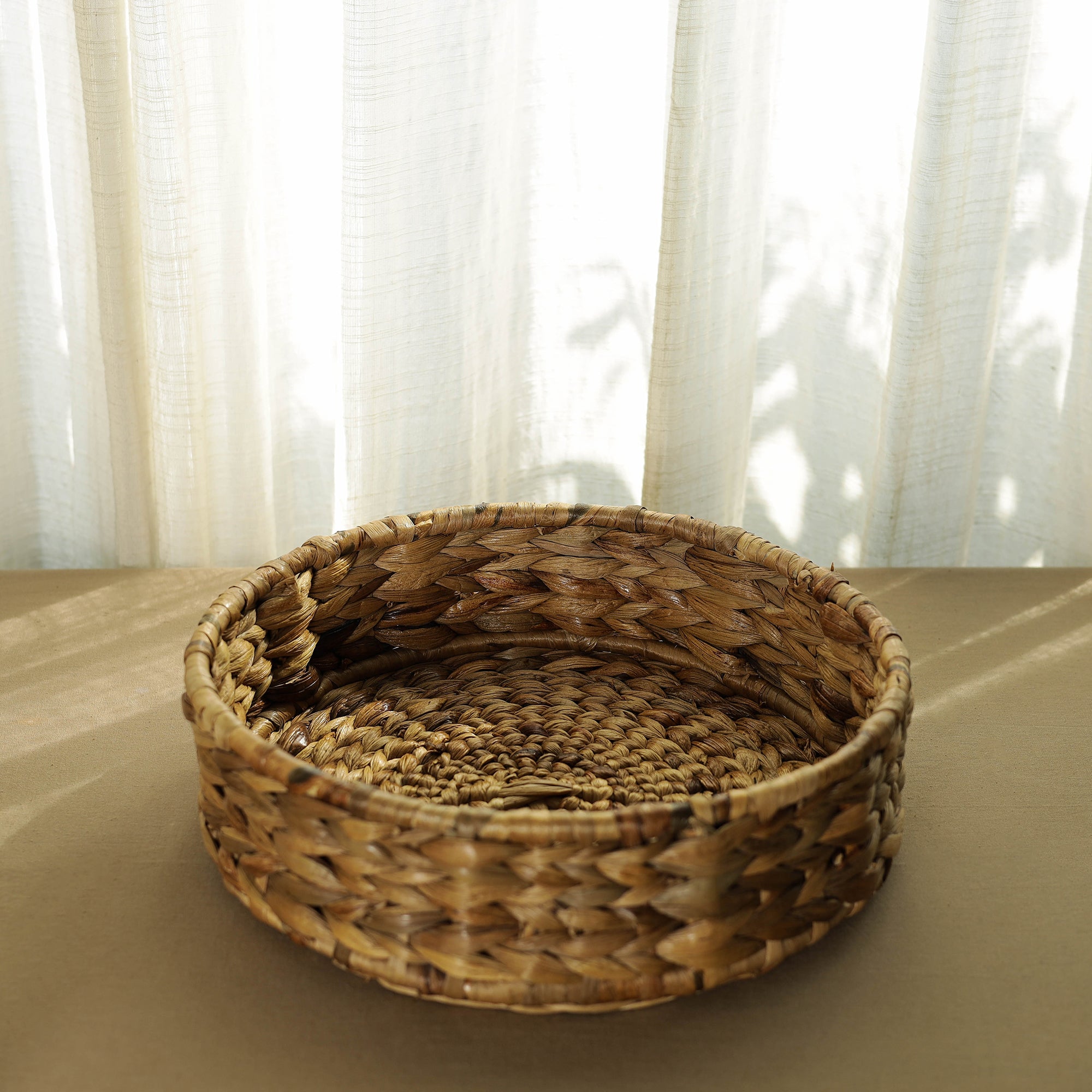 ASAMA Brown - Eco-Friendly Water Hyacinth Round Tray 03