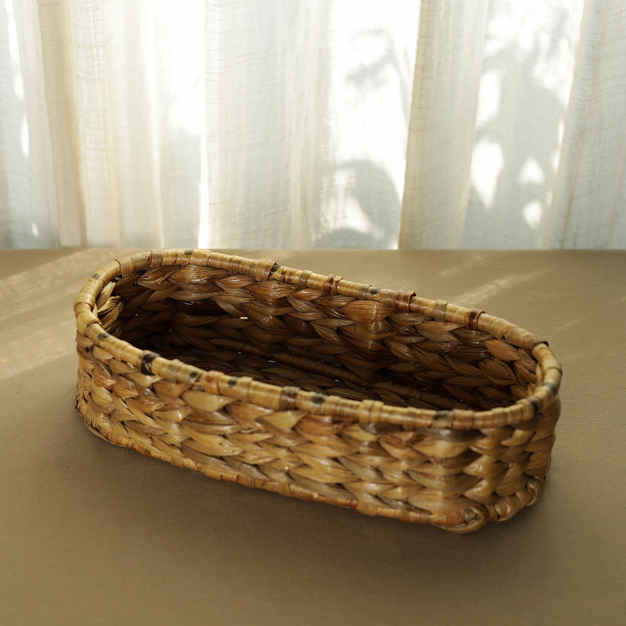 ASAMA Brown - Eco-Friendly Water Hyacinth Oval Tray 02