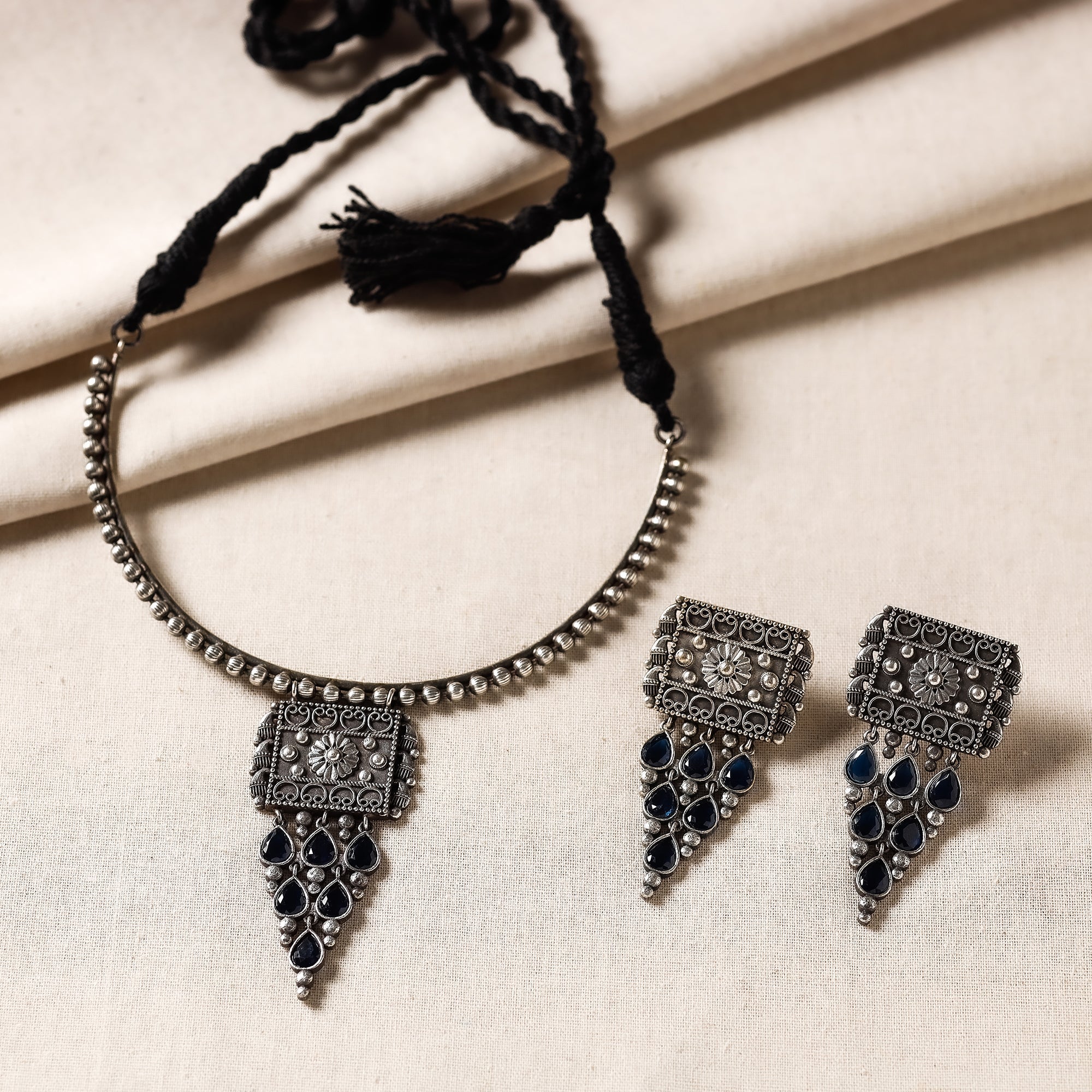 WHITE RIVER STORIES Antique Silver Finish Oxidised Brass Base Stone Work Necklace Set - view 2
