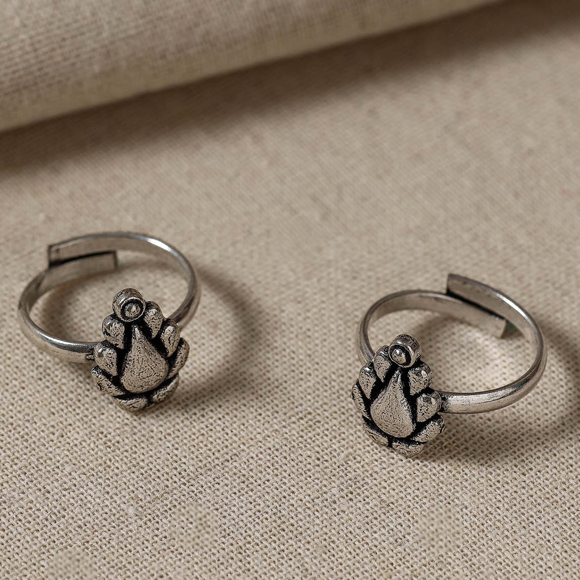 WHITE RIVER STORIES Antique Silver Finish Oxidised Brass Base Toe Ring (Adjustable) - view 2
