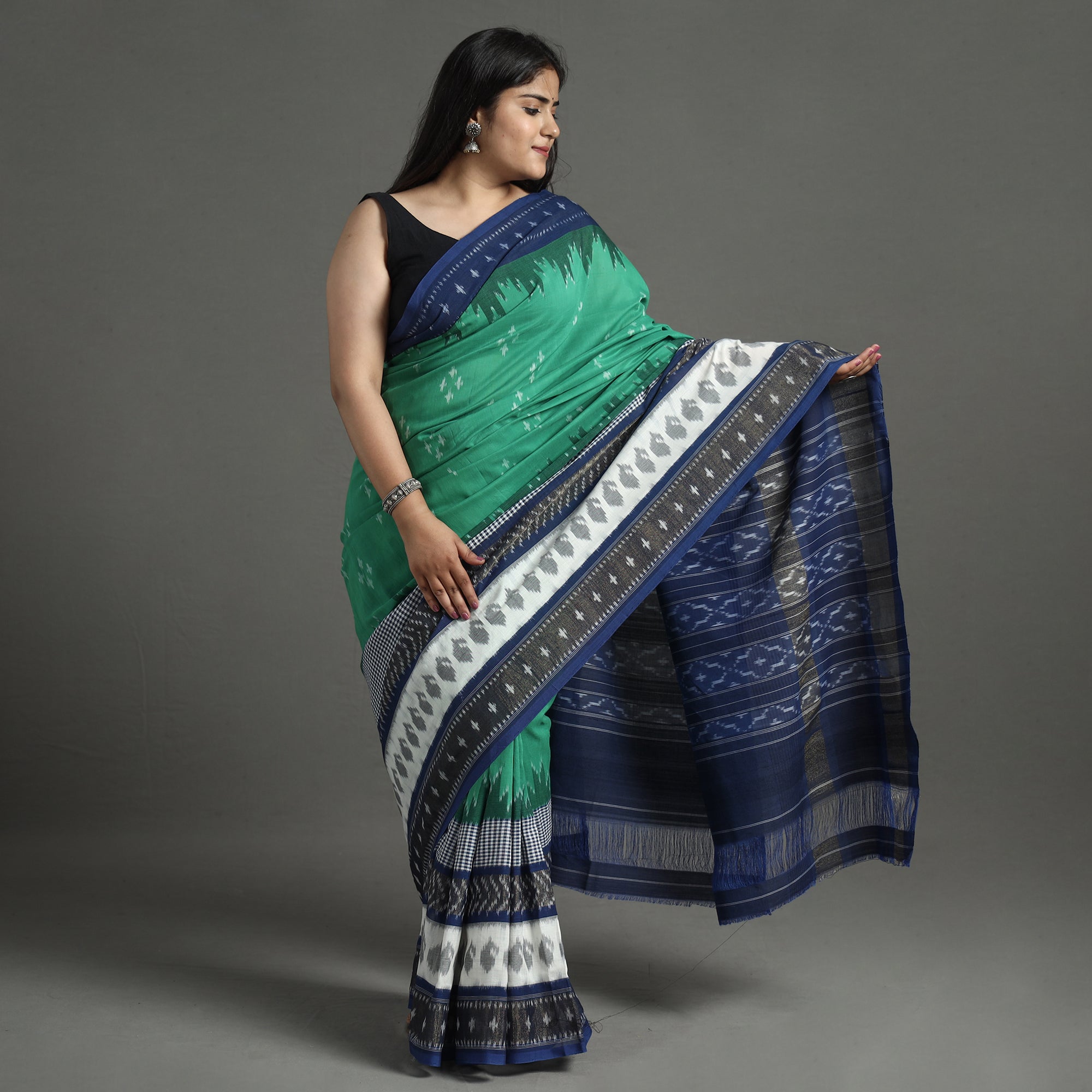 POCHAMPALLY IKAT WEAVES BY GOVARDHAN Green - Pochampally Ikat Weave Pure Handloom Cotton Saree 08 - view 2