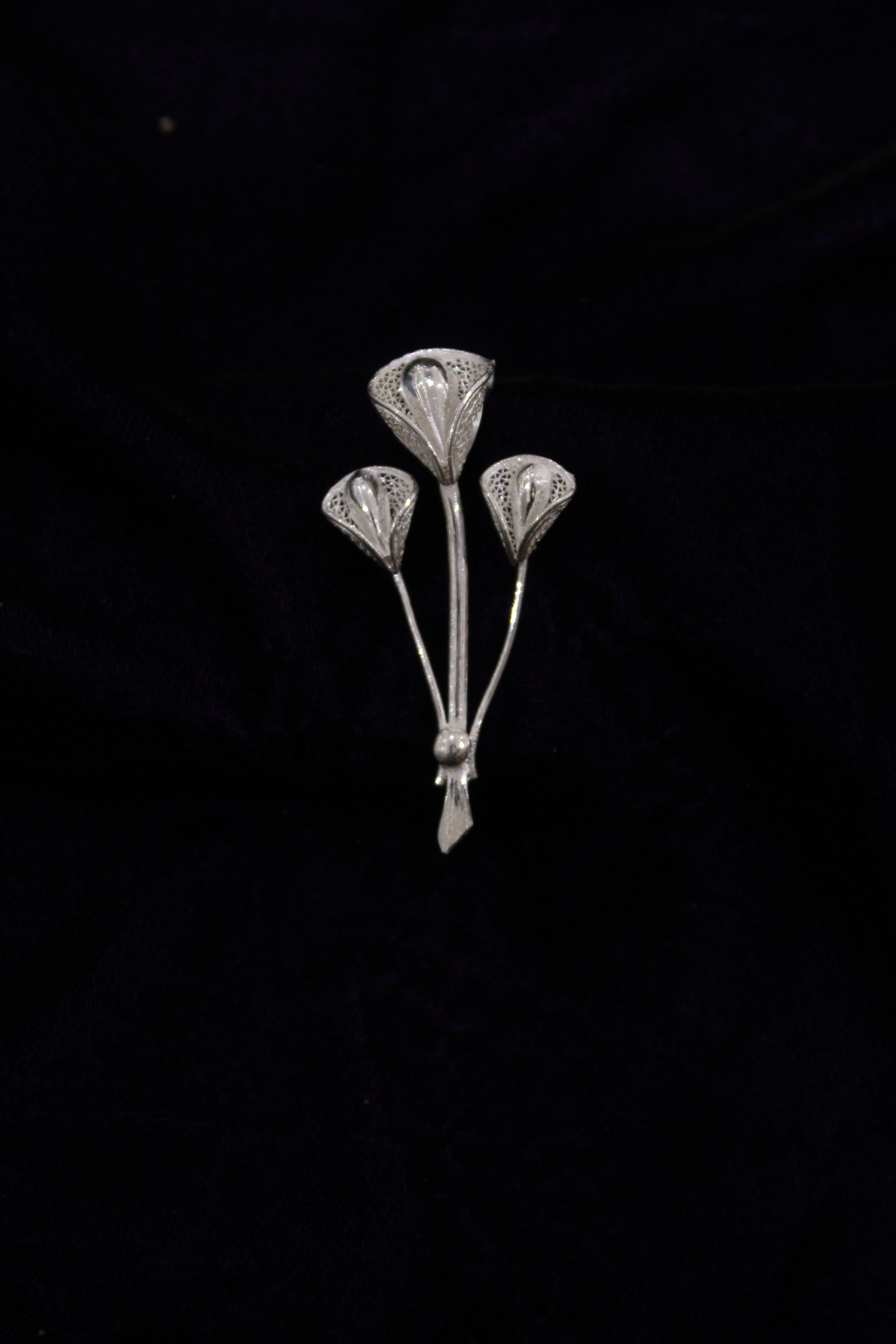 Indianvillez Bouquet Designer Silver Filigree Saree Pin - view 2