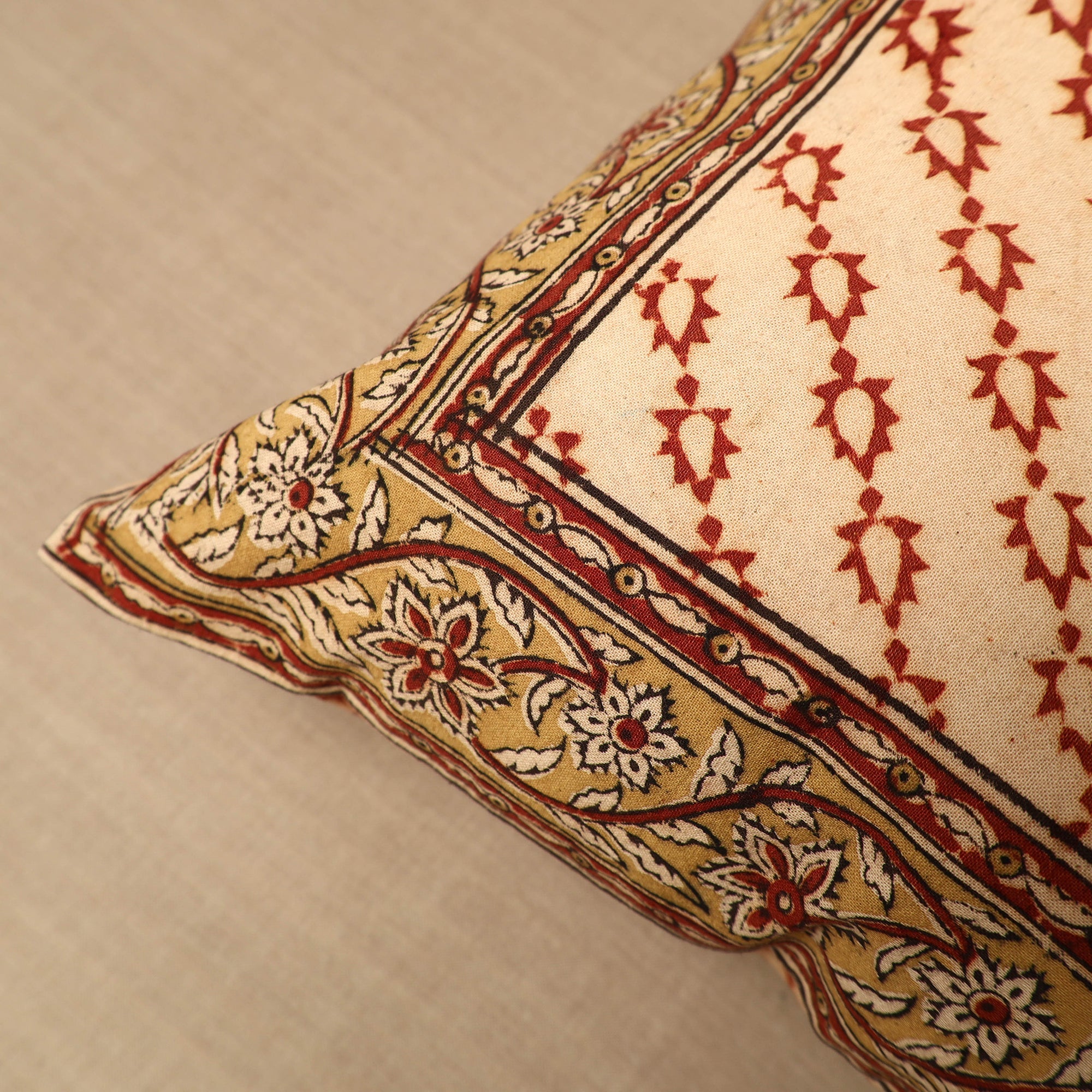 PITCHUKA SRINIVAS KALAMKARI PEDANA Beige - Pedana Block Print Cotton Kalamkari Cushion Cover 05 - view 2