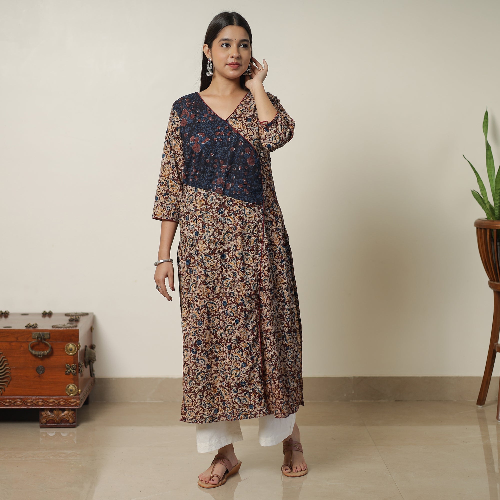 ITOKRI CASUALS Brown - Pedana Kalamkari Block Printed Cotton Straight Kurta with Ajrakh Patchwork 09 - view 7