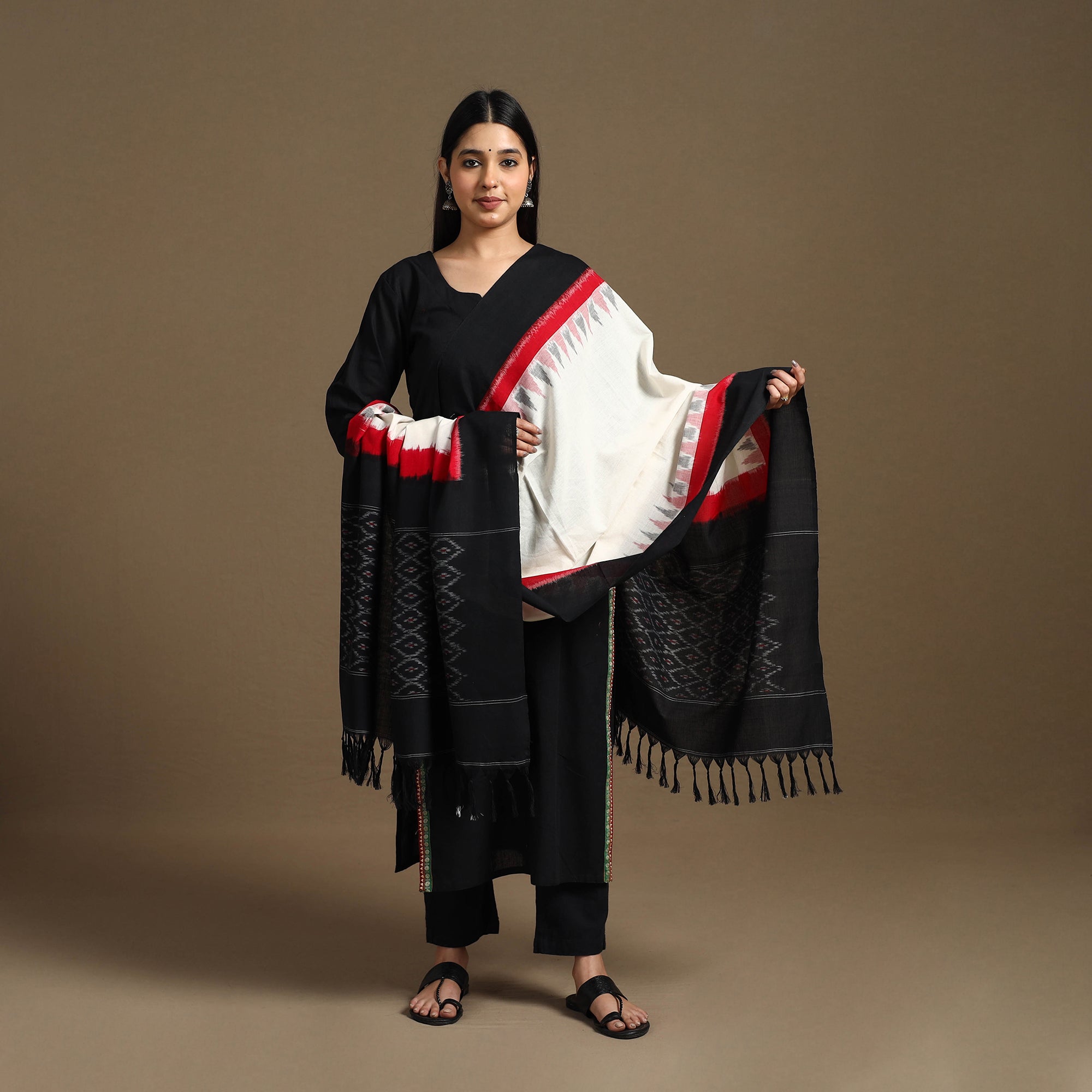 SOUTH KARGHA Black - Handloom Cotton Pochampally Ikat Dupatta 03