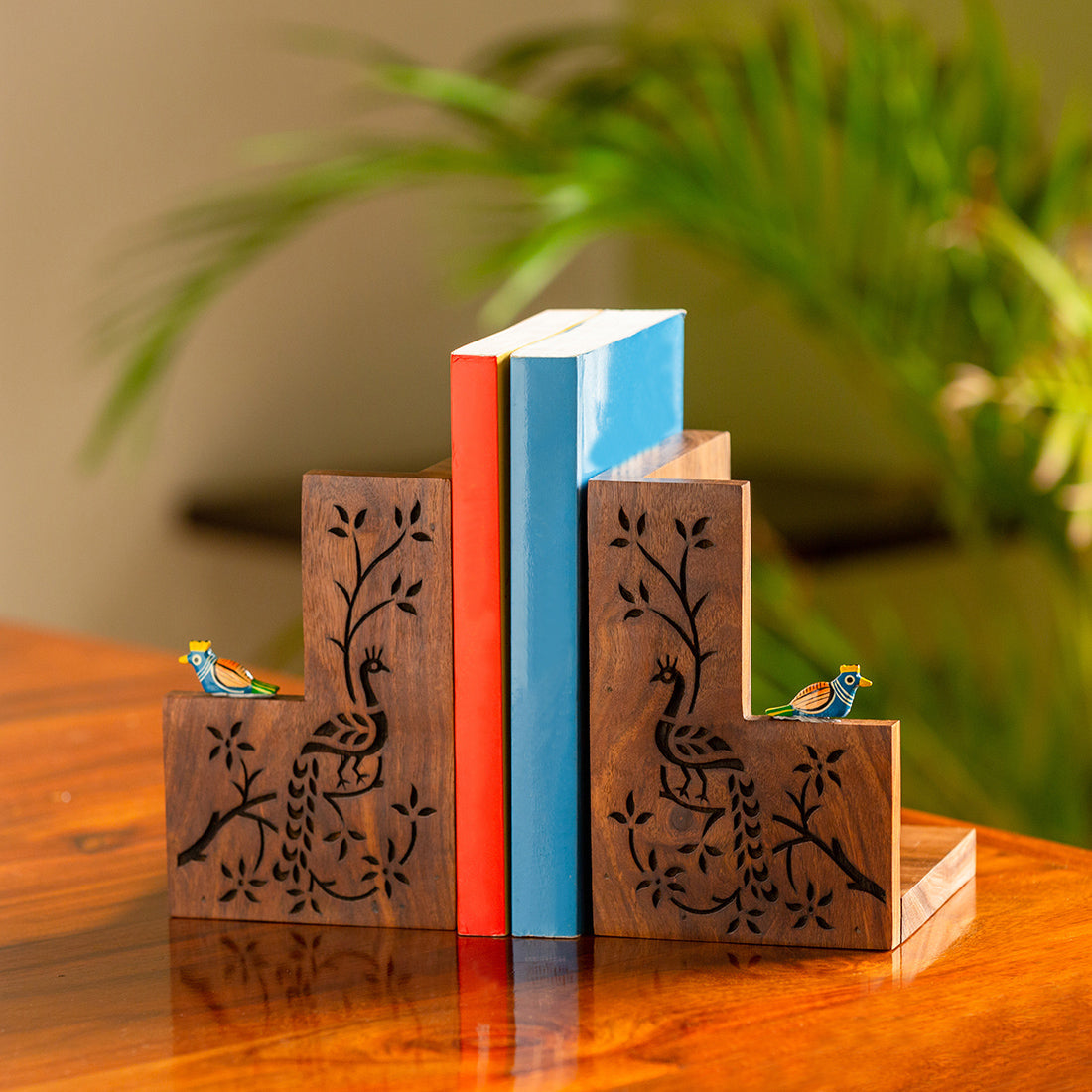 EXCLUSIVELANE 'Peacock Pair' Hand Carved Sheesham Wood Bookend