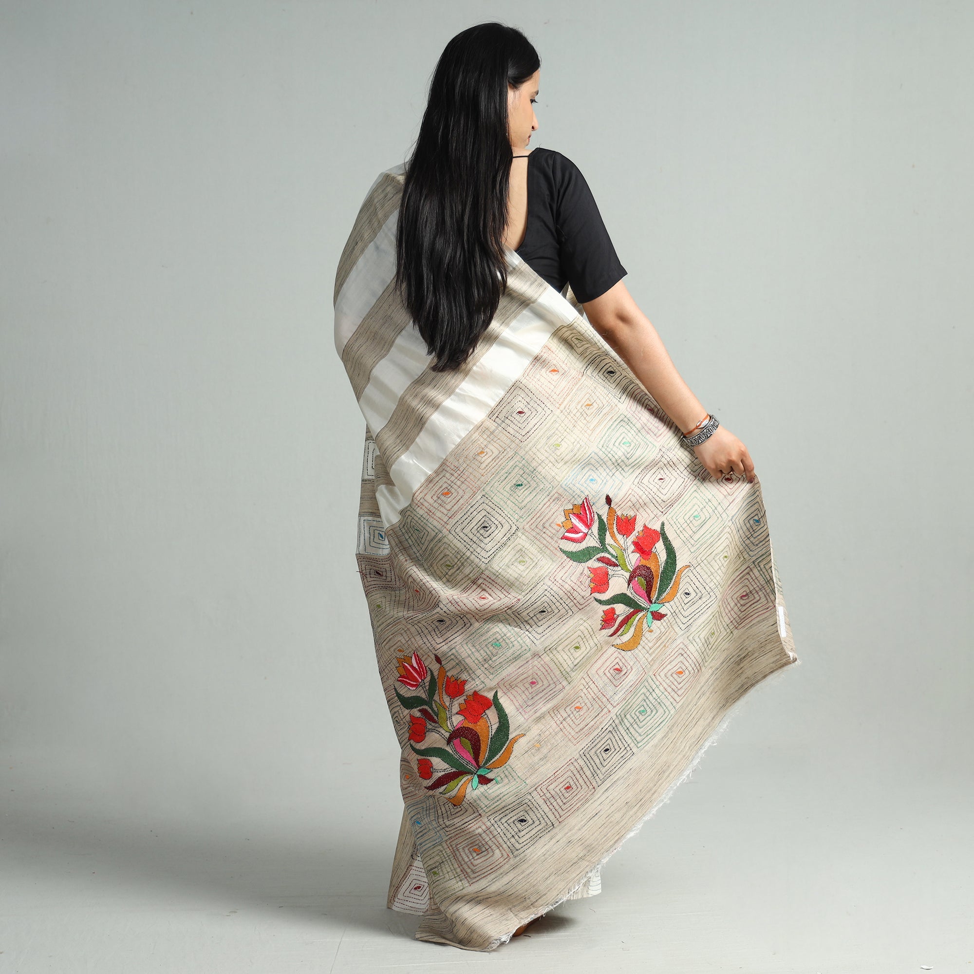 KHUSHBASH - HAPPY LOOM OF EAST Beige - Bengal Kantha Hand Embroidery Pure Ghicha Silk Handloom Saree 135 - view 3