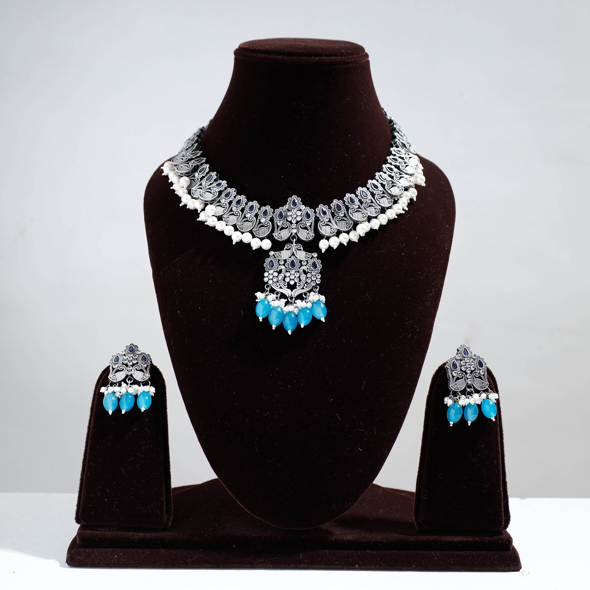 WHITE RIVER STORIES Antique Silver Finish Oxidised Brass Base Stone Work Necklace Set