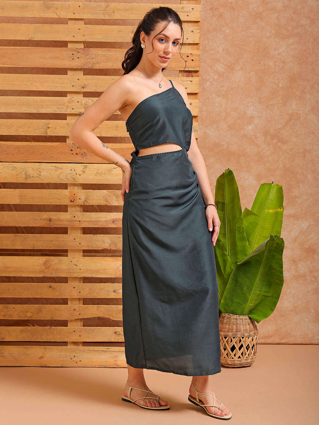 Freehand by The Indian Garage Co Women's Green Fitted Solid Partywear One Shoulder Dress - view 5