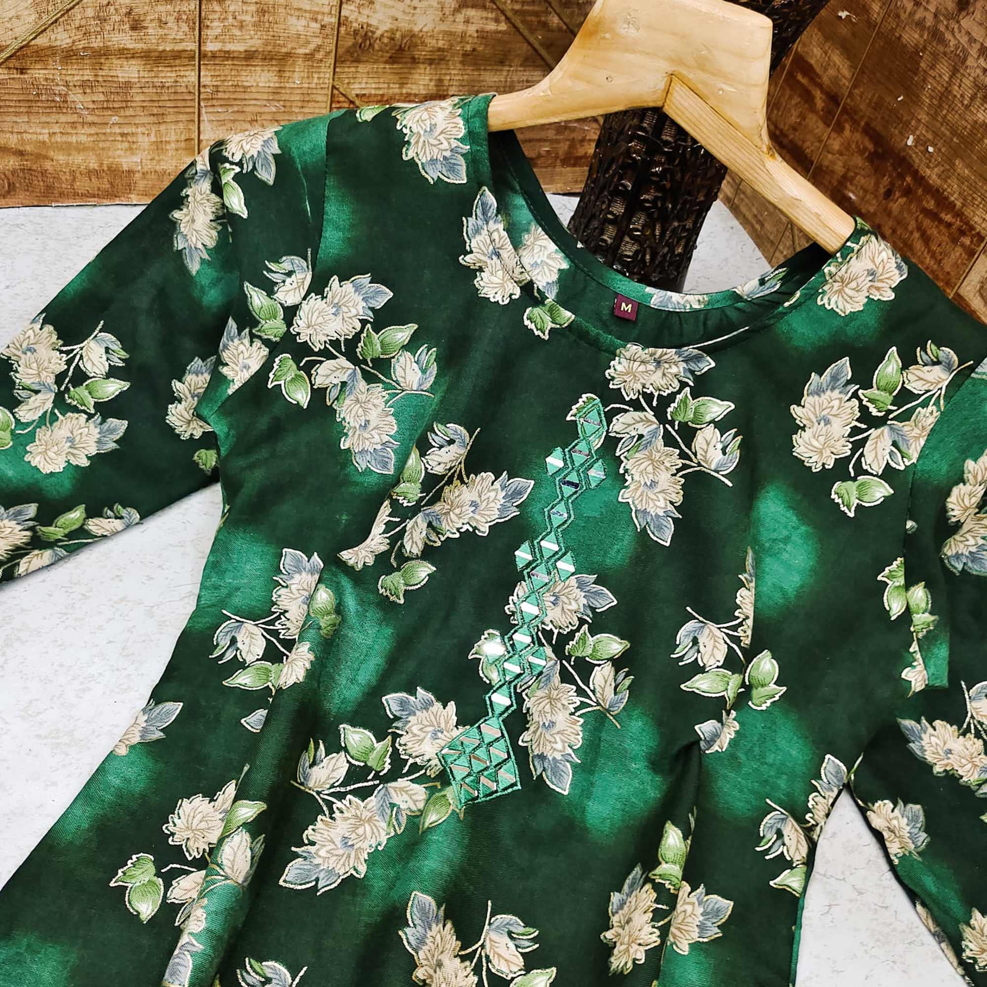 BlackTree green-casual-wear-mirror-printed-ruby-cotton-kurti-pant-set-136611 - view 3