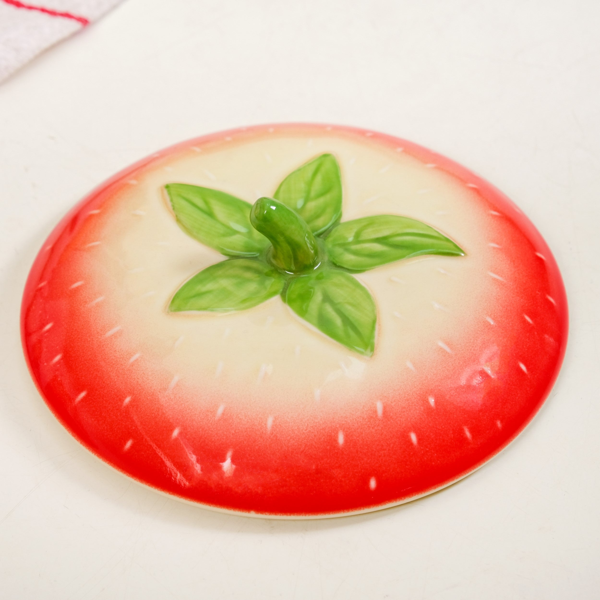 Nestasia Strawberry Ceramic Serving Bowl With Lid 900ml - view 8