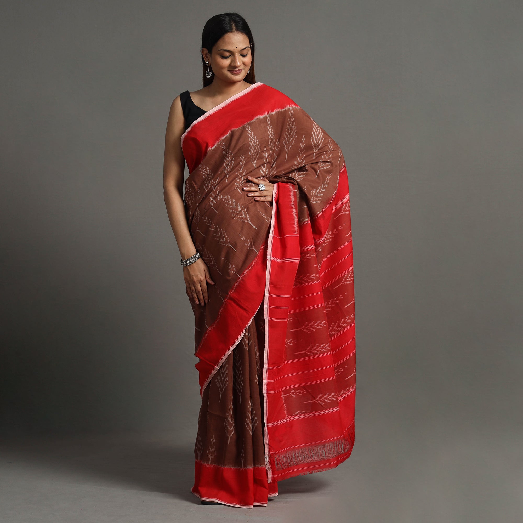 IKAT WEAVES BY EDEM CHANDANA Brown - Pochampally Ikat Weave Handloom Cotton Saree - view 2