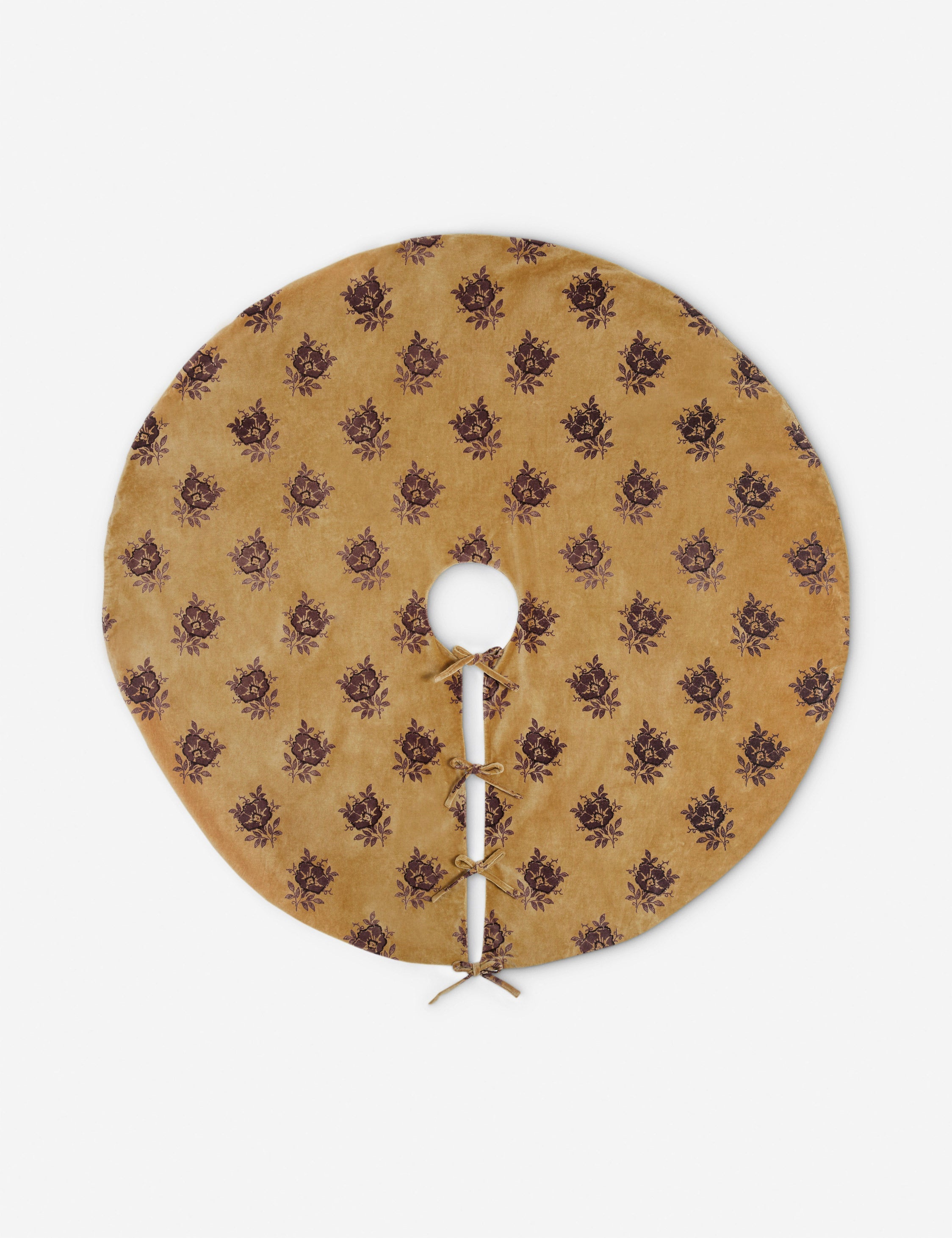 Lulu and Georgia Montreal Velvet Tree Skirt – Sand