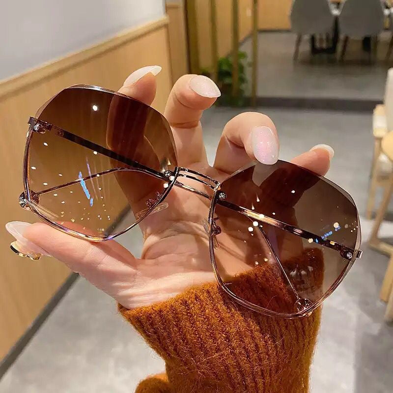 Peeperly Kicky Sunglasses