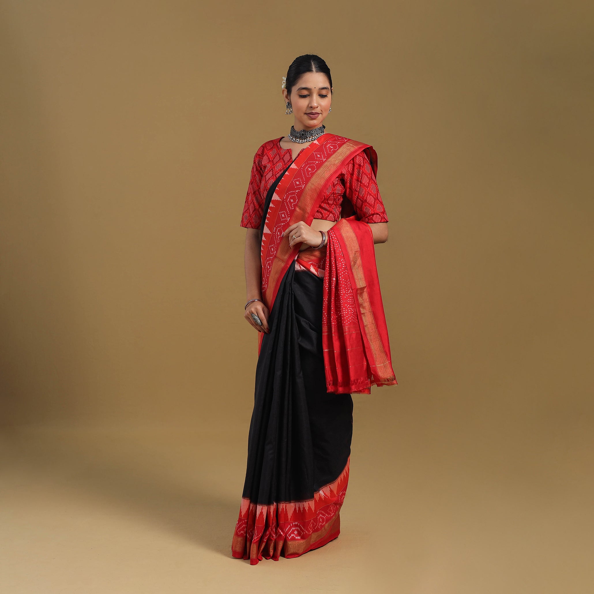 POCHAMPALLY IKAT WEAVES BY GOVARDHAN Black - Handspun Handloom Tussar Silk Pochampally Ikat Saree 03