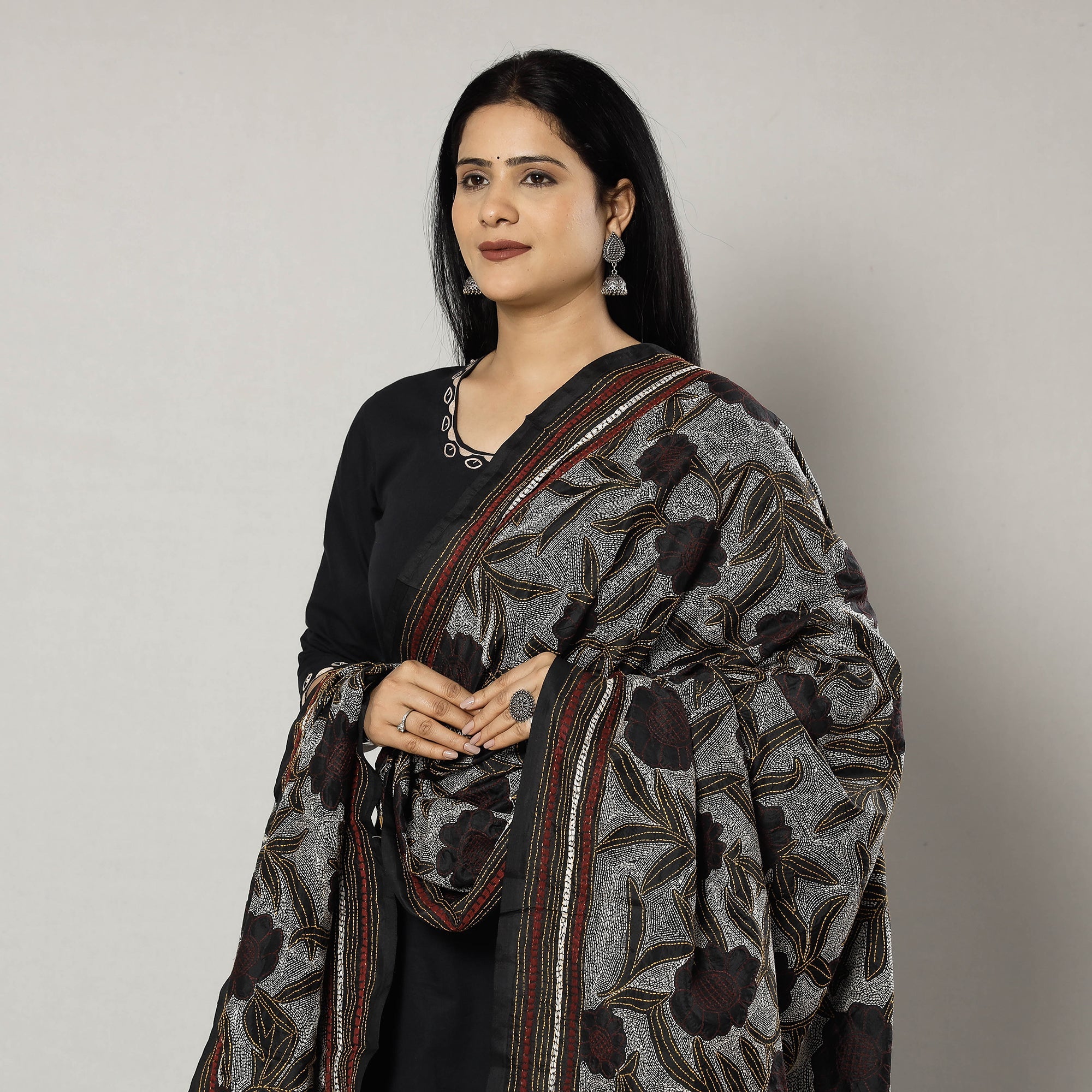 KHUSHBASH - HAPPY LOOM OF EAST Black - Bengal Nakshi Kantha Embroidery Tussar Silk Handloom Dupatta - view 2