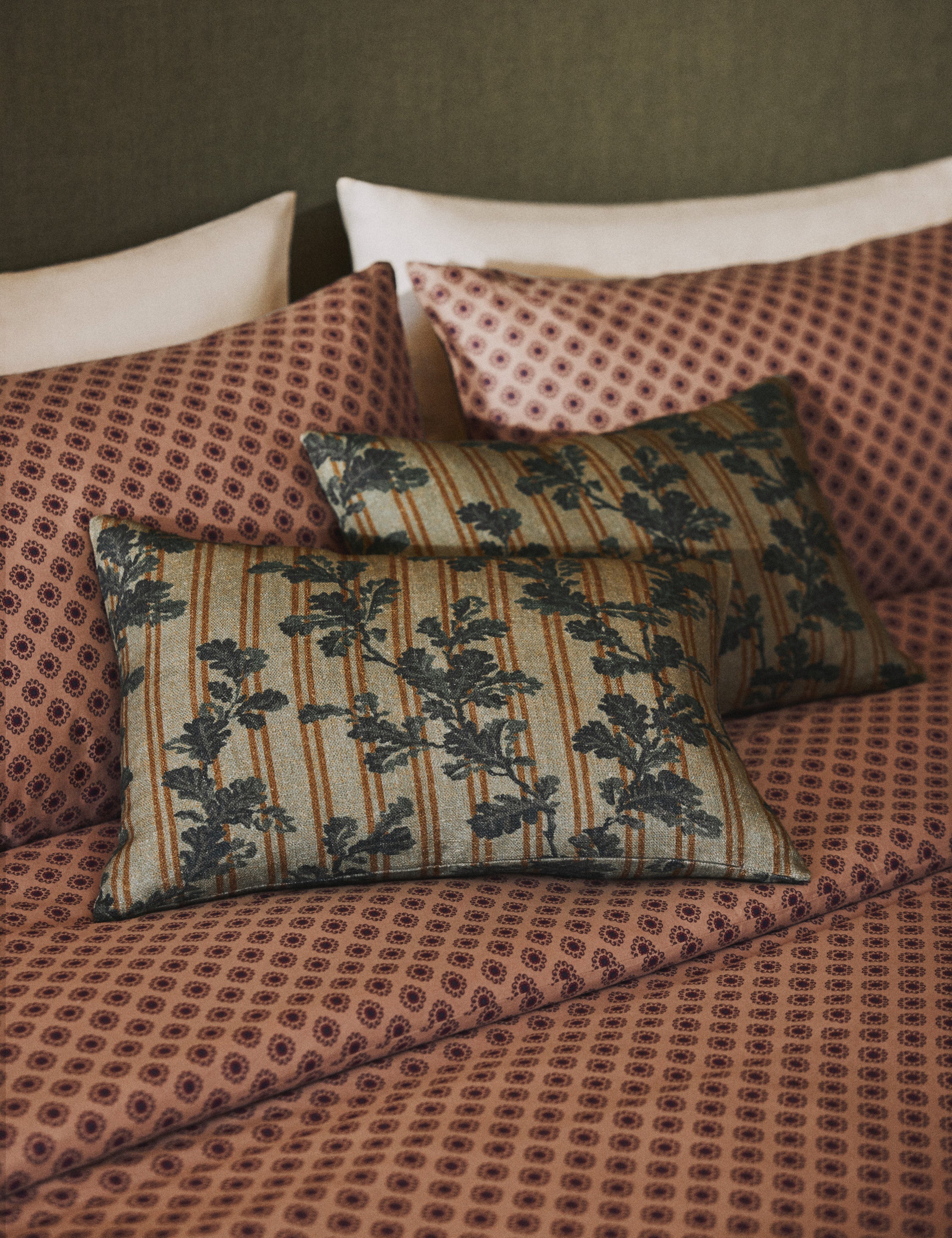 Lulu and Georgia Foy Linen Pillow – Green