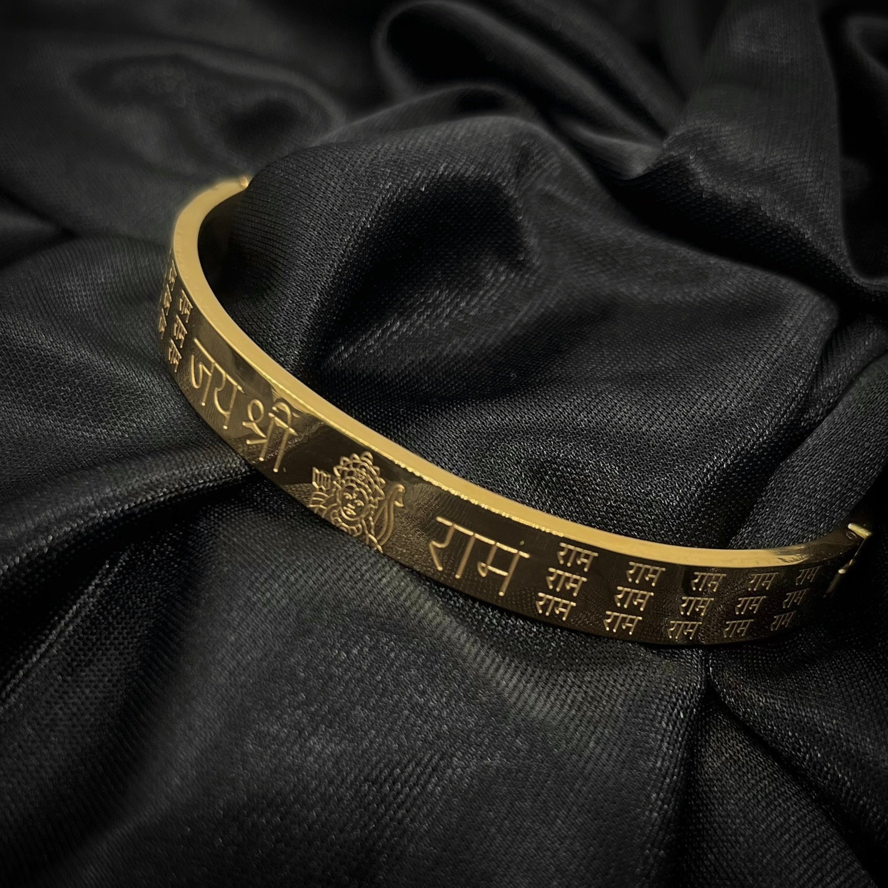 Branta Jai Shree Ram Men's Gold Bracelet - view 4