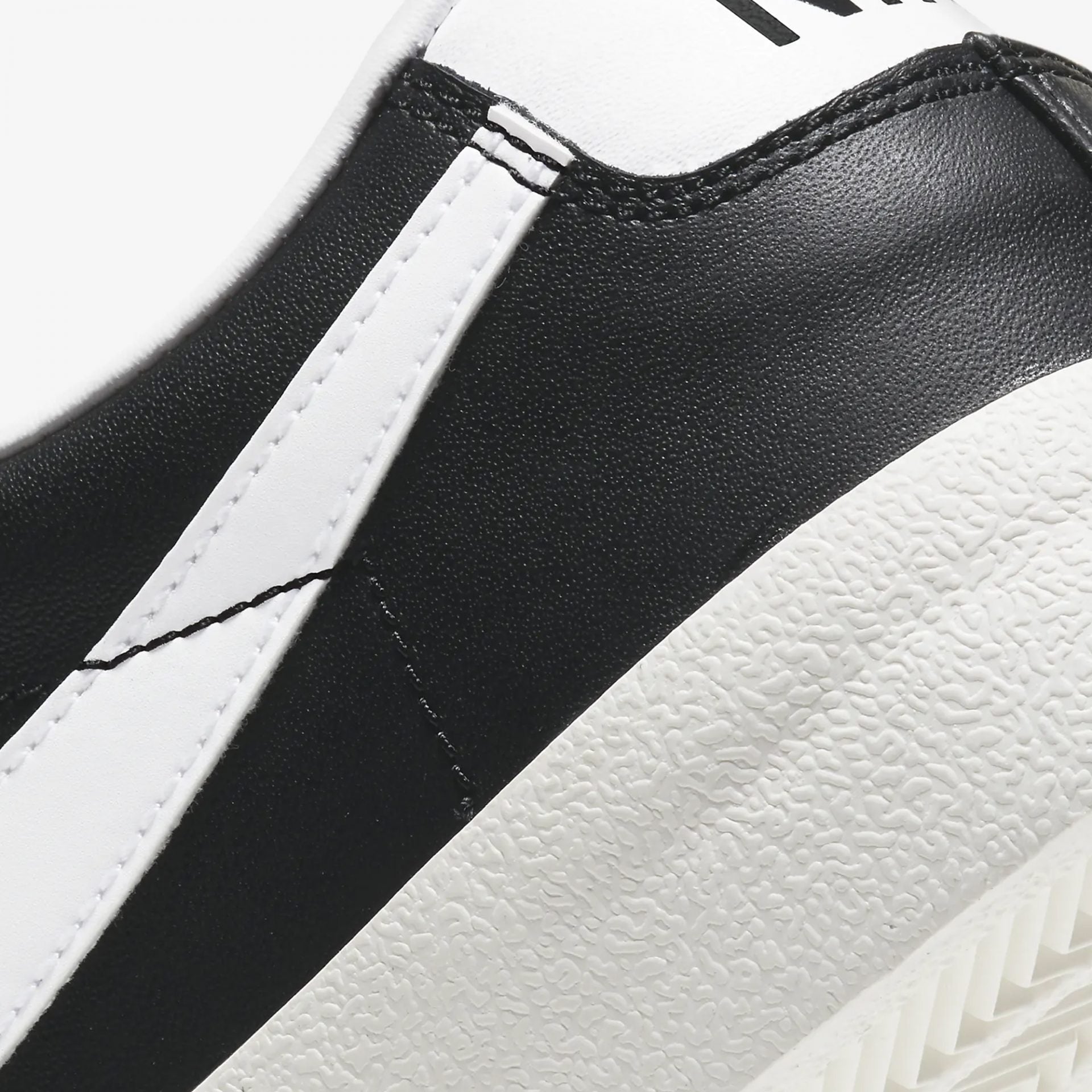 Nike | BLAZER LOW '77 VINTAGE { BLACK/WHITE - view 3