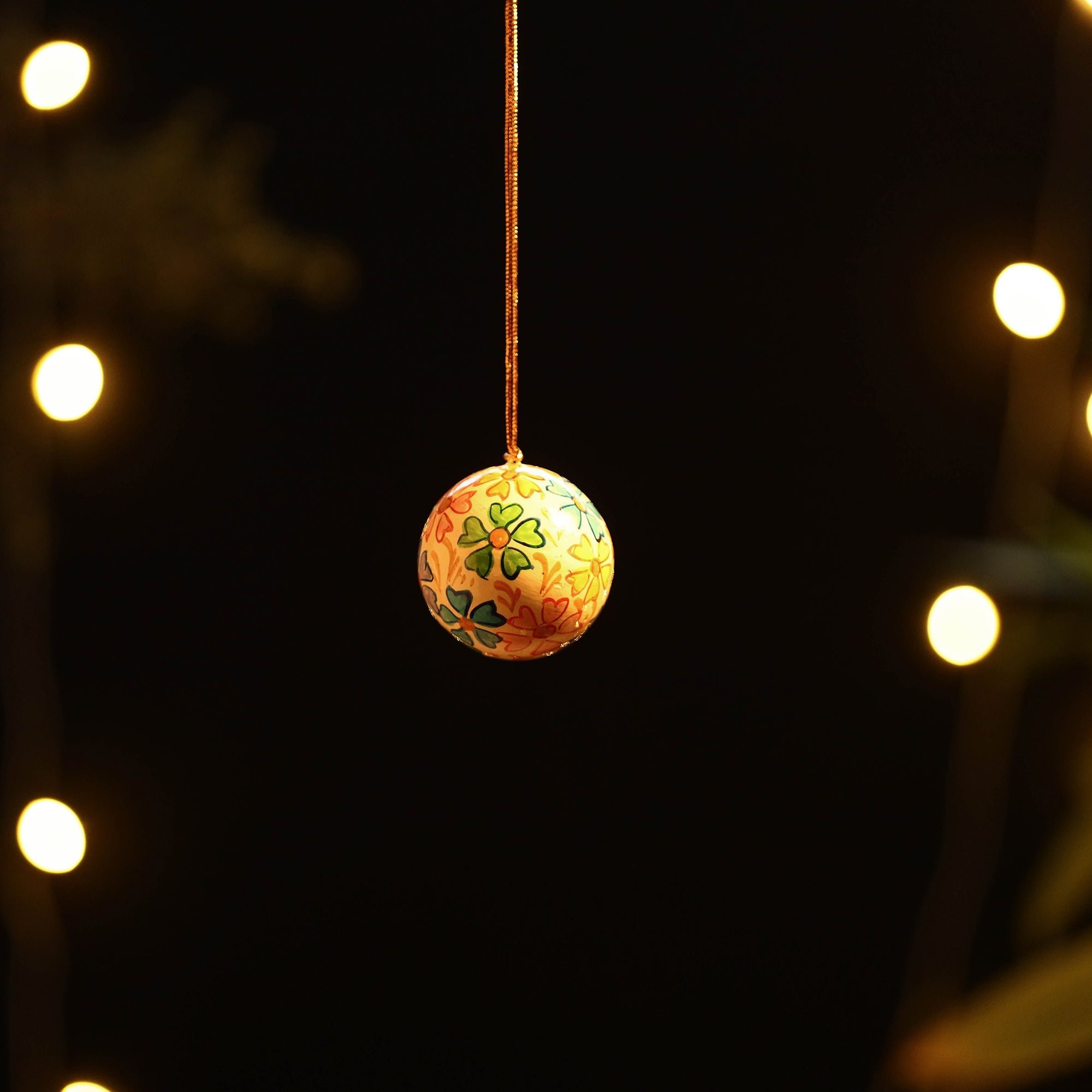 ZAHID HUSSAIN BHAT Ball - Kashmir Handpainted Christmas Decor Ornament