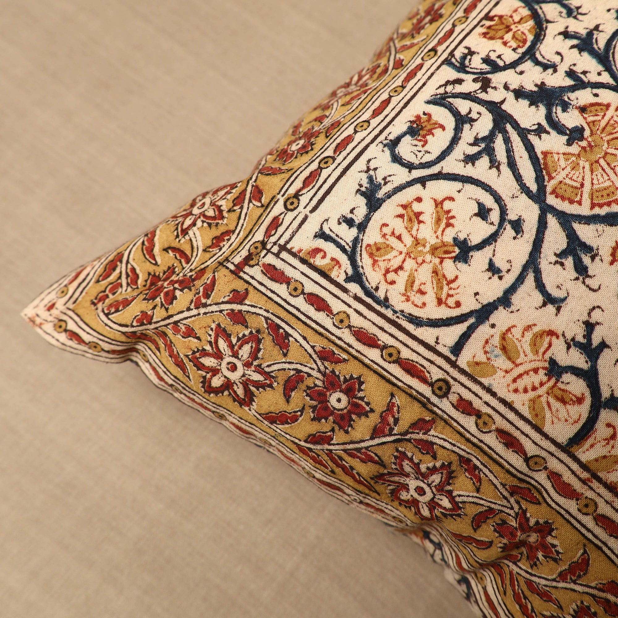 PITCHUKA SRINIVAS KALAMKARI PEDANA Beige - Pedana Block Print Cotton Kalamkari Cushion Cover 09 - view 2