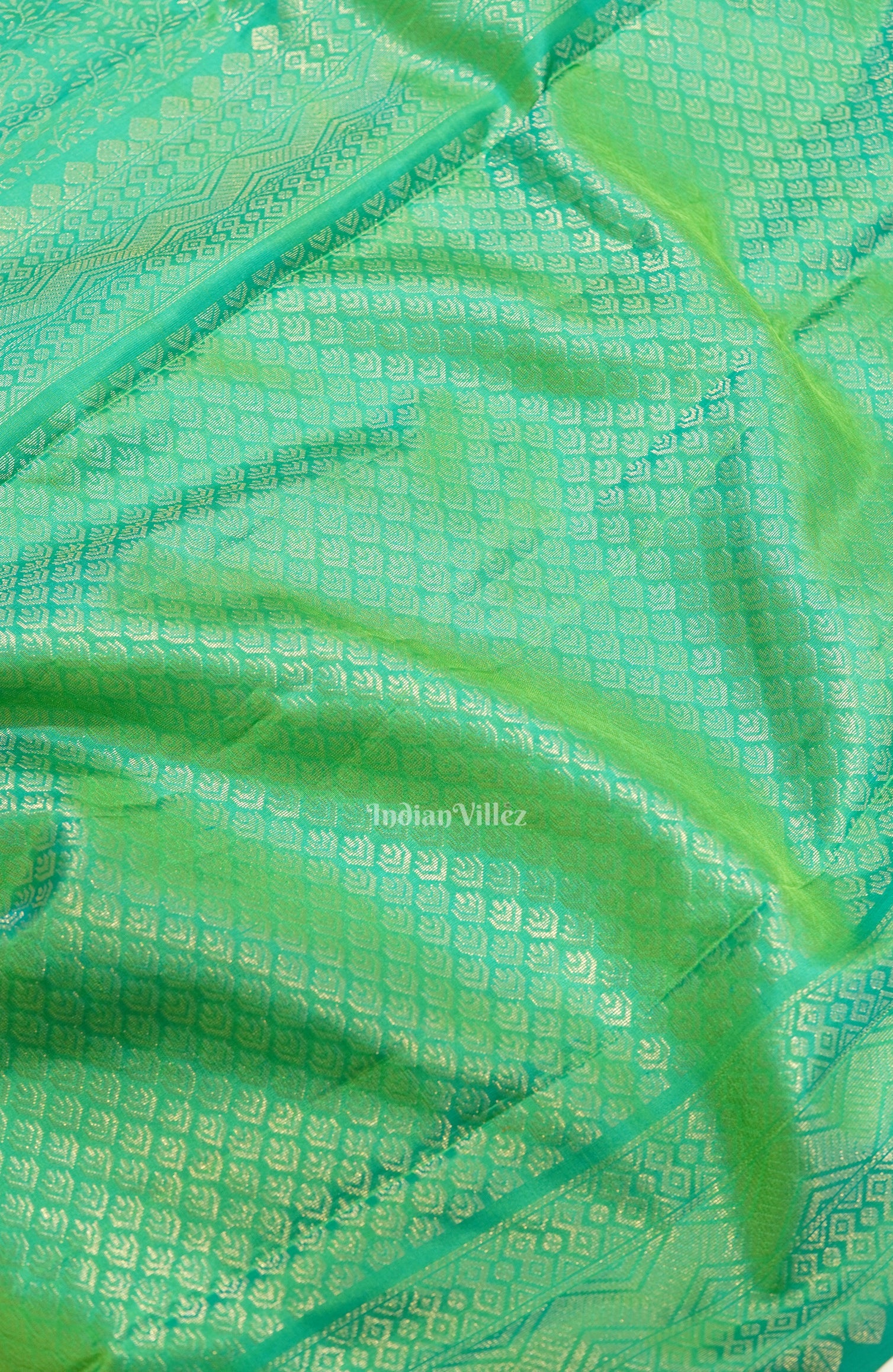 IndianVillèz Green Golden Work Without Border Pure Kanjivaram Silk Saree - view 4