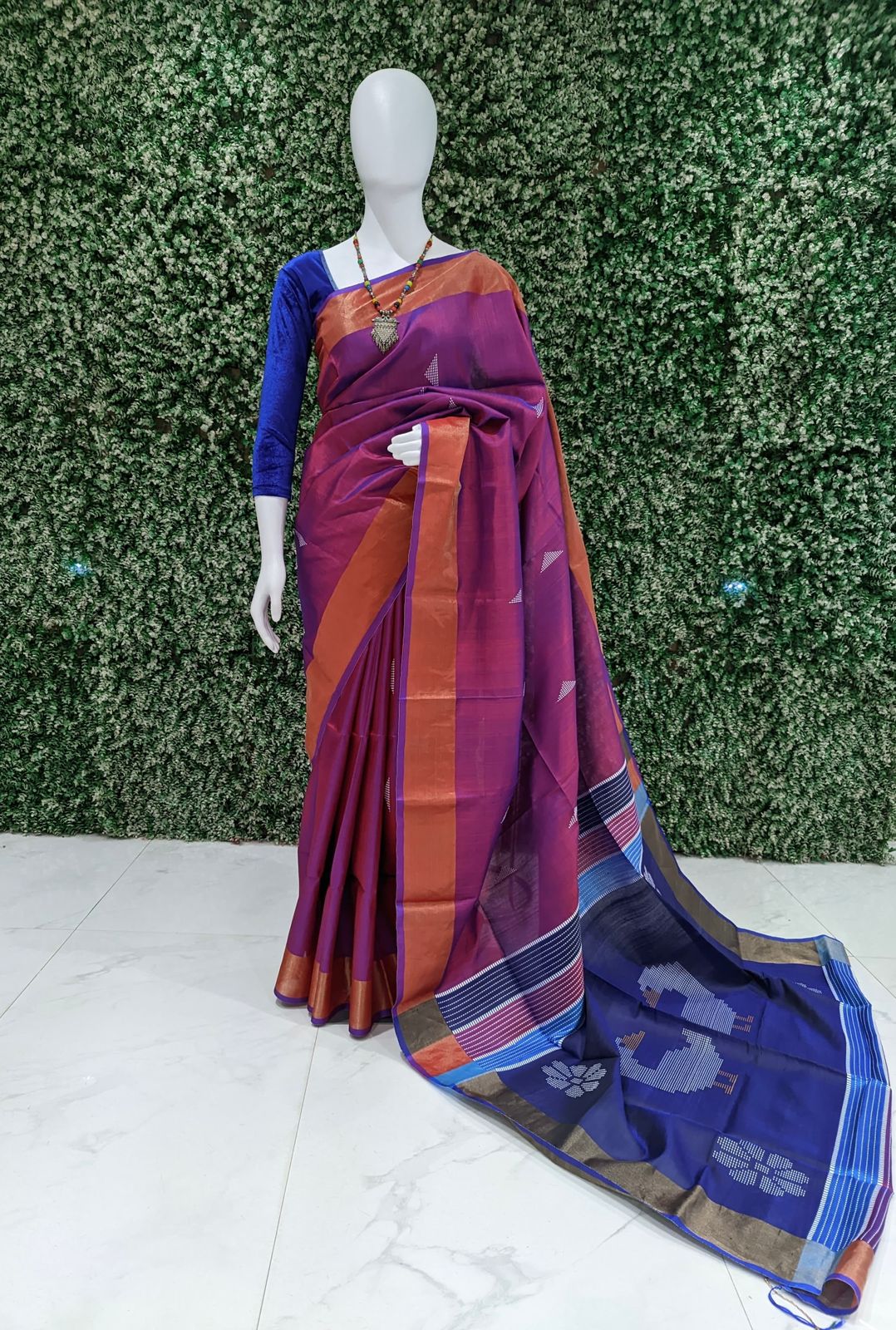 IndianVillèz Navy Blue With Maroon Handwoven Bishnupuri Silk Saree