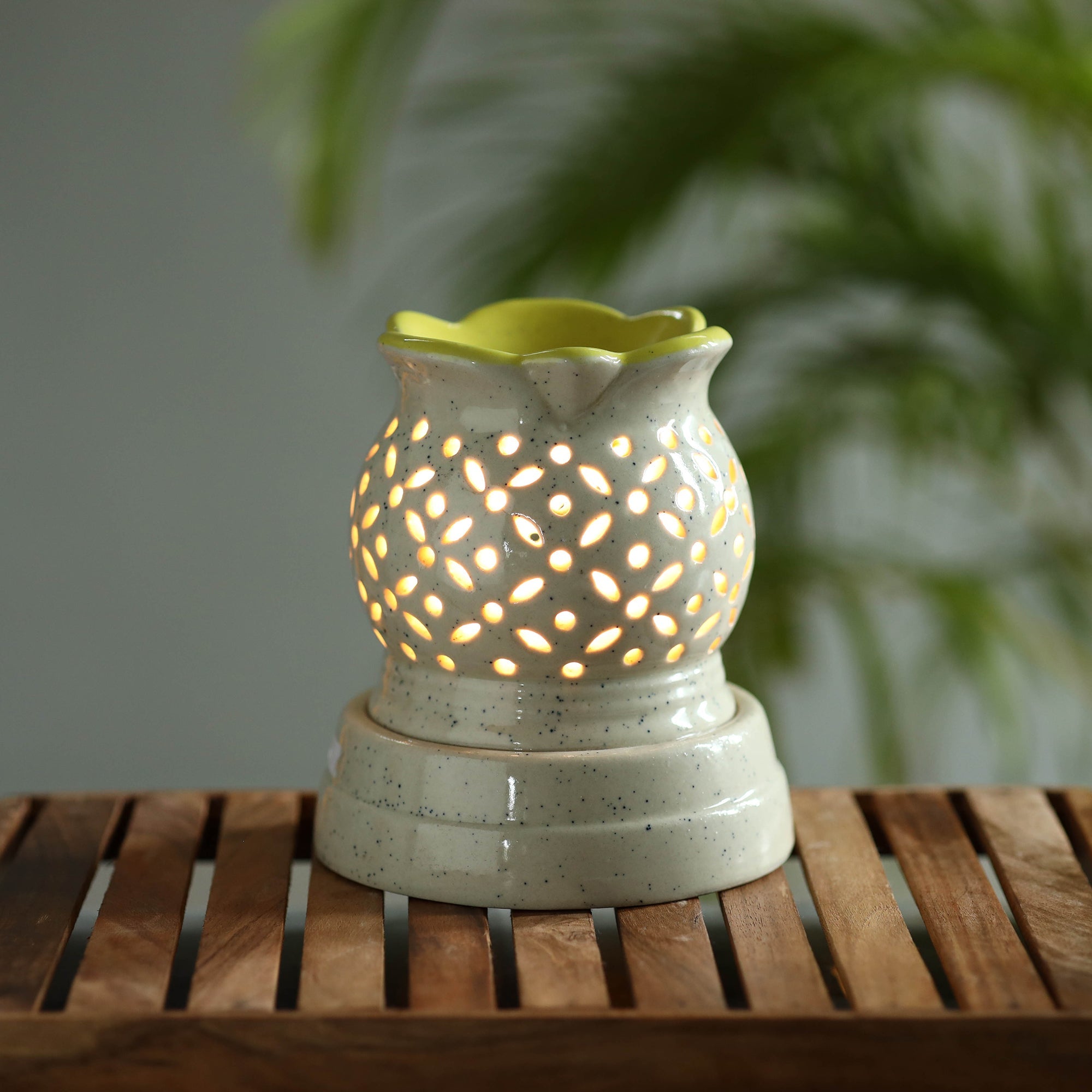ITOKRI CRAFTS INITIATIVE Handcrafted Ceramic Electrical Aroma Diffuser (6 inches)