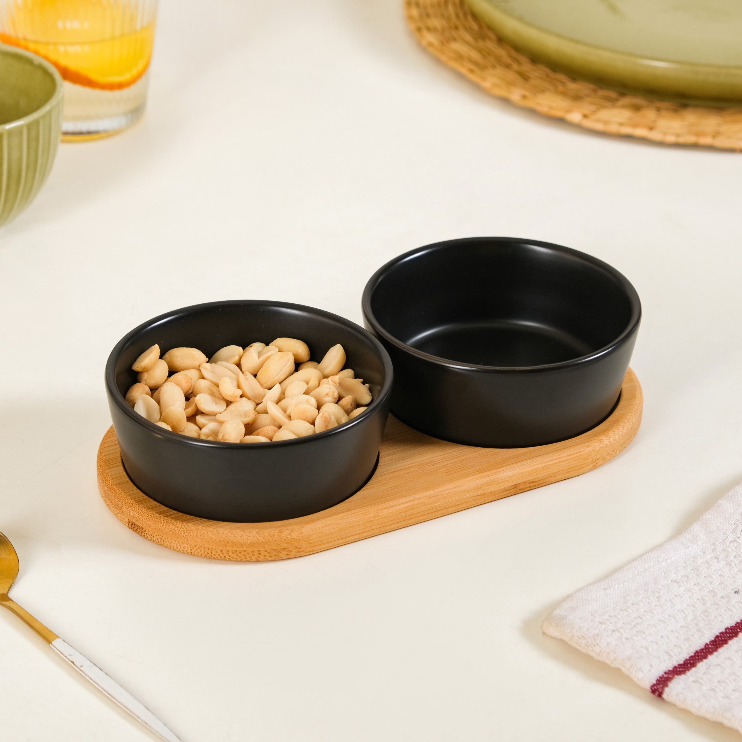 Nestasia Black Snack Bowls Set Of 2 With Serving Tray 200ml