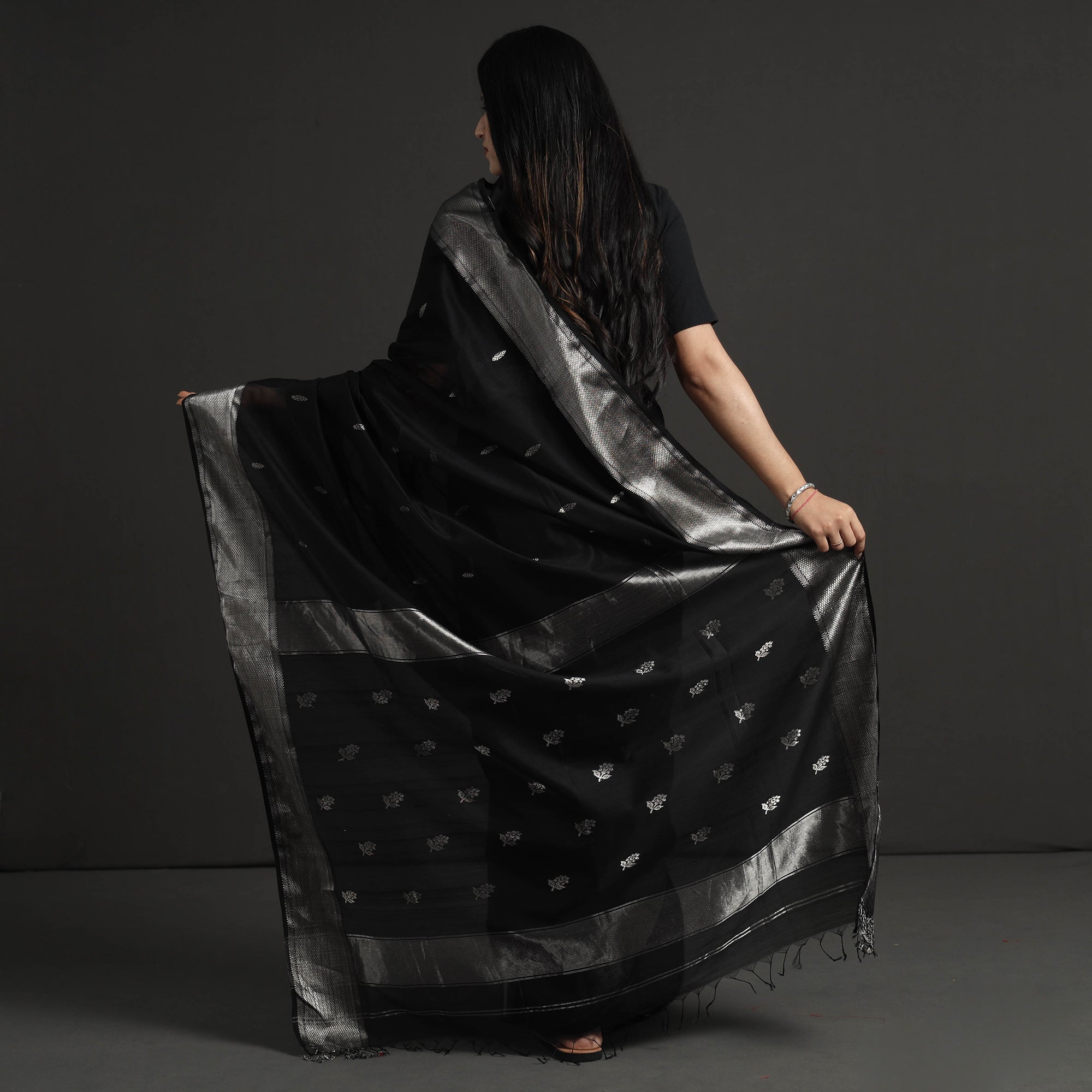 ITOKRI CRAFTS INITIATIVE Black - Traditional Handloom Zari Buta Maheshwari Silk Cotton Saree - view 6