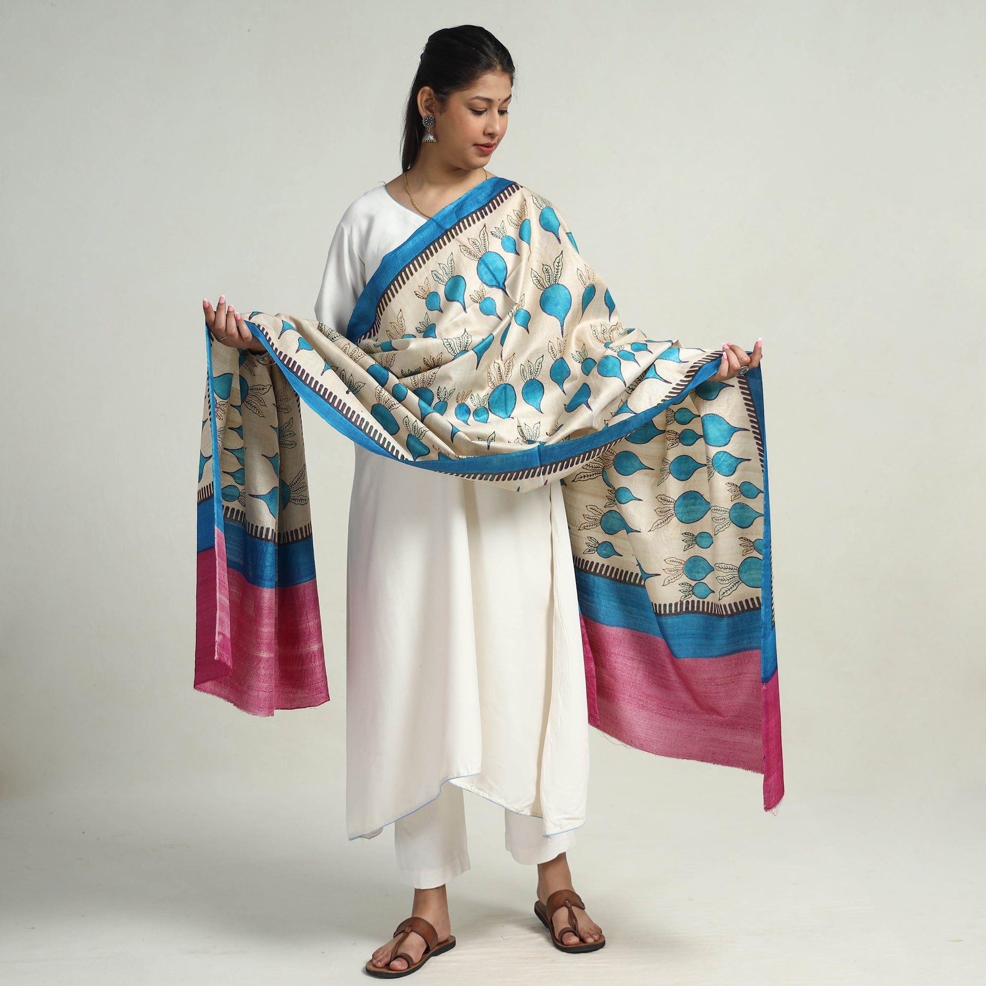 KHUSHBASH - HAPPY LOOM OF EAST Bengal Kantha Hand Embroidery Desi Tussar Silk Block Print Handloom Dupatta 07 - view 2