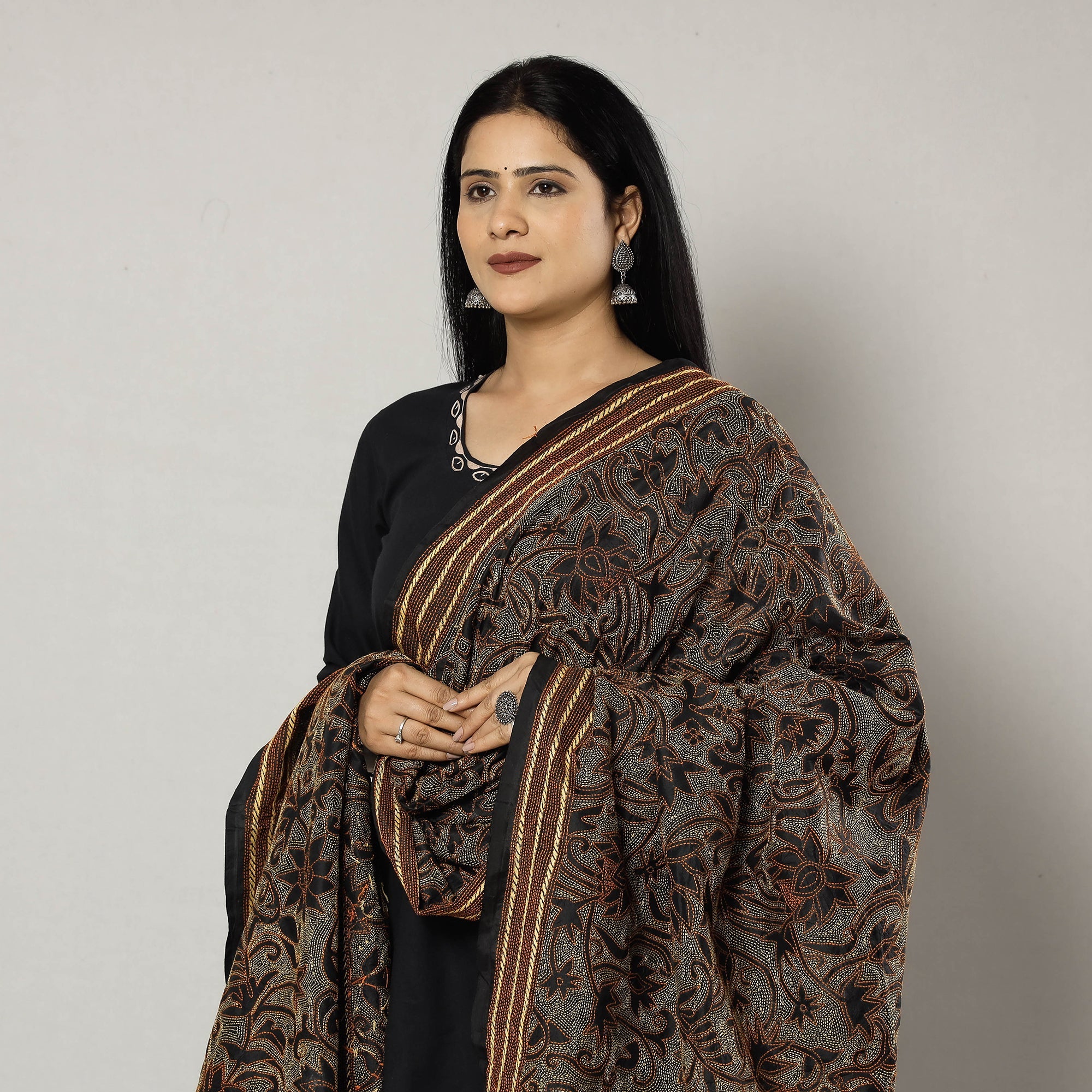 KHUSHBASH - HAPPY LOOM OF EAST Black - Bengal Nakshi Kantha Embroidery Tussar Silk Handloom Dupatta - view 2