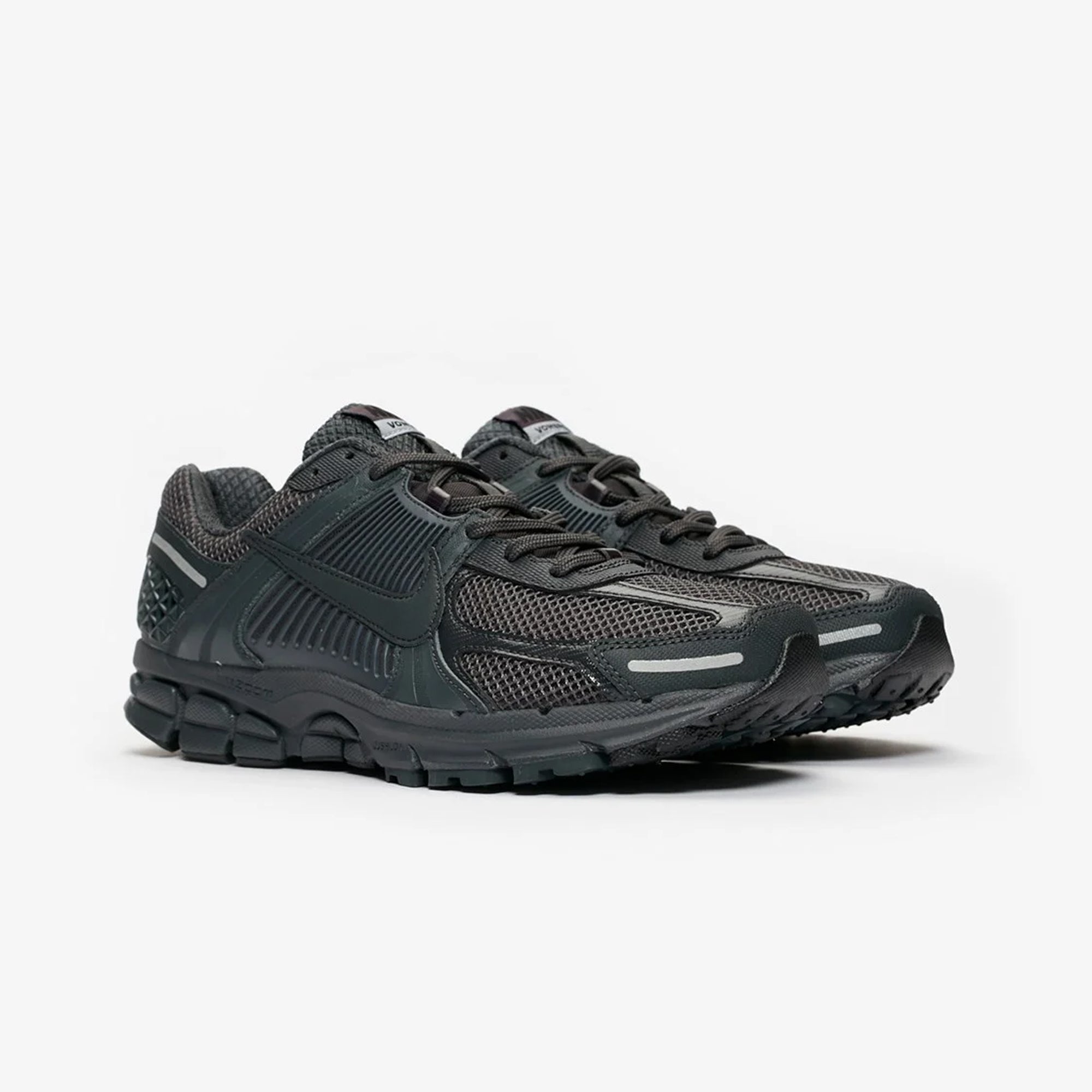 Nike | ZOOM VOMERO 5 SP { ANTHRACITE/ANTHRACITE-BLACK-WOLF GREY