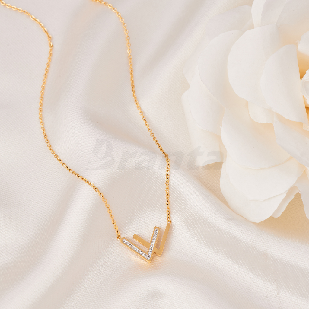 Branta Letter W Party Diamond Pendant Necklace - view 2