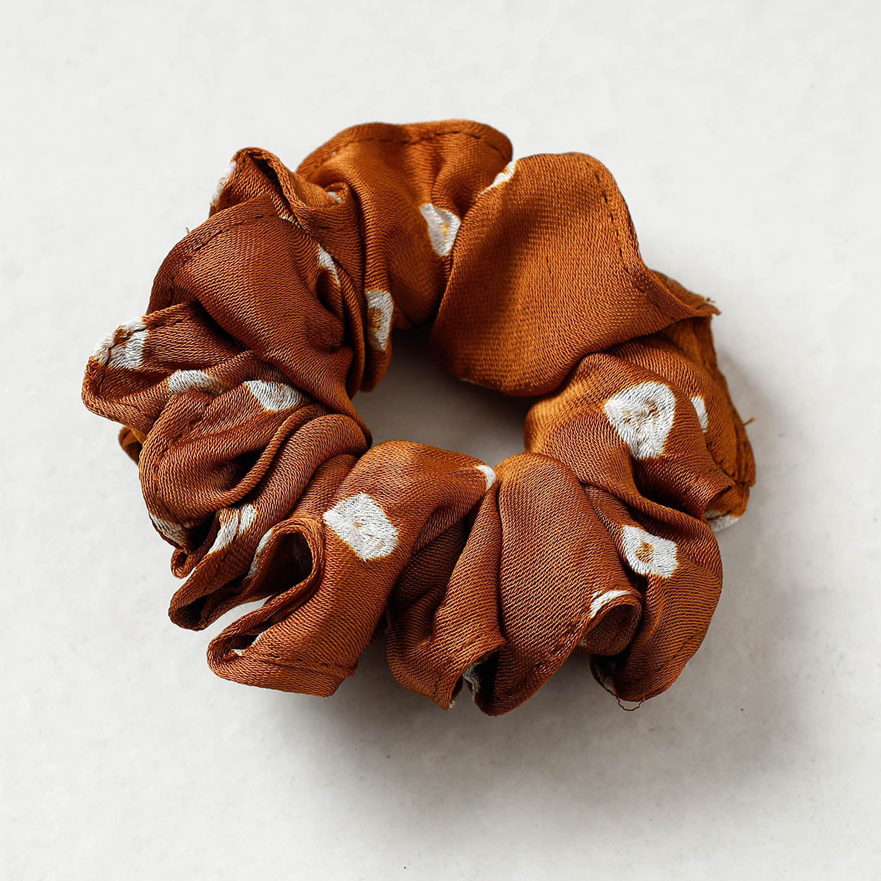 ITOKRI CRAFTS INITIATIVE Bandhani Tie-Dye Cotton Elastic Rubber Band/Scrunchie - view 2