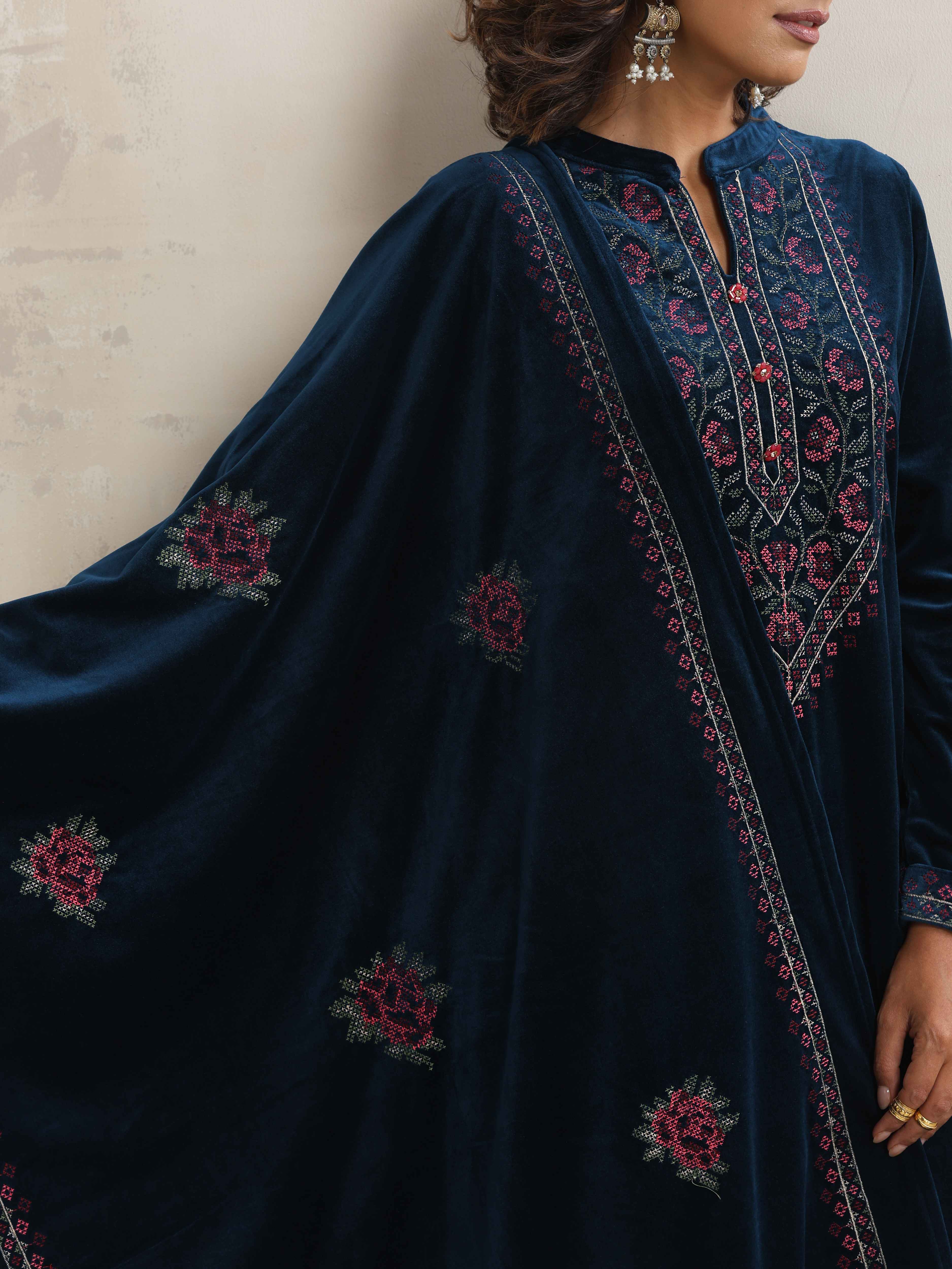 trueBrowns Blue Velvet Floral Embroidered Kurta Pant Dupatta Set - view 5