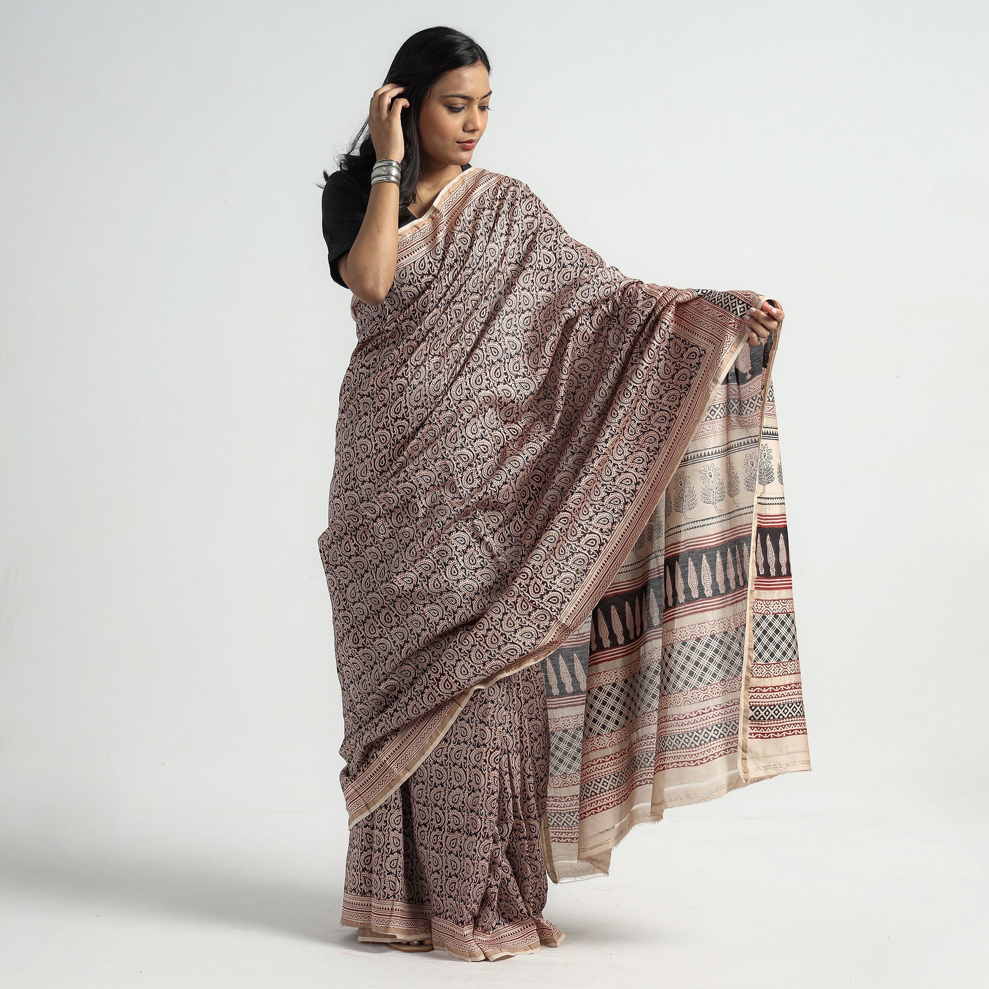 BAGH PRINTS BY MOHAMMED BILAL KHATRI Beige - Bagh Hand Block Printed Natural Dyed Chanderi Silk Saree - view 2