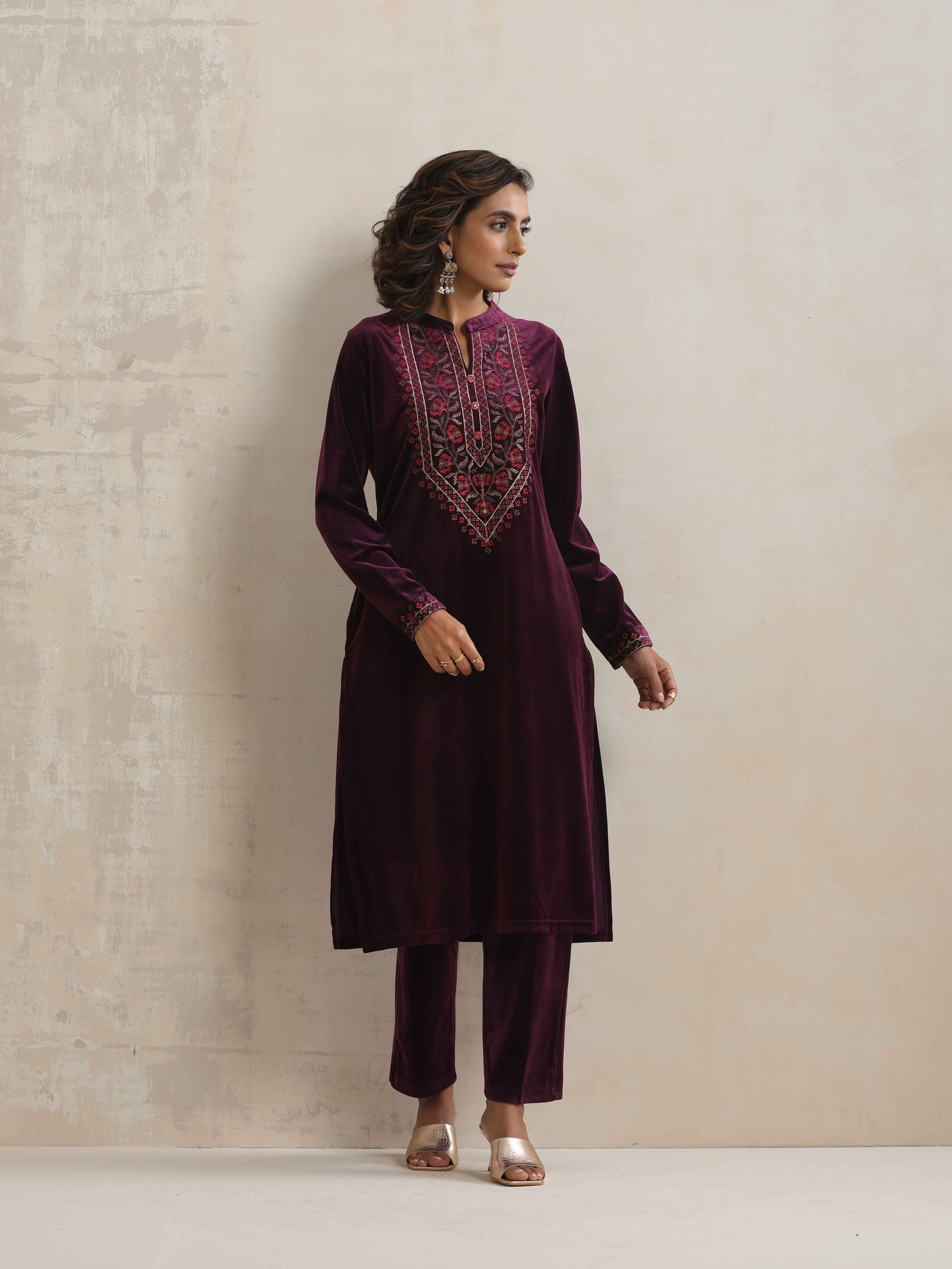 trueBrowns Purple Velvet Floral Embroidered Kurta Pant Dupatta Set - view 6