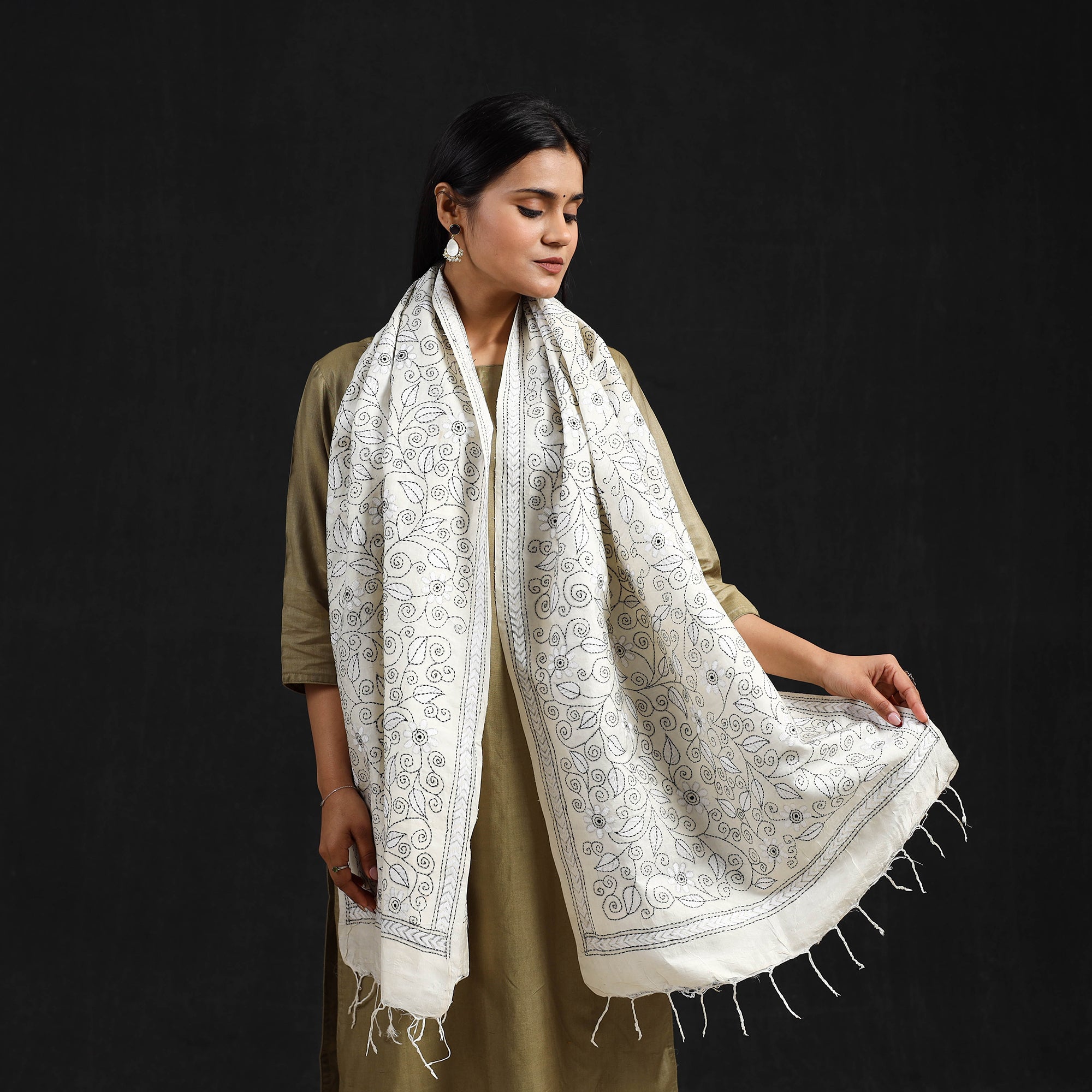 KHUSHBASH - HAPPY LOOM OF EAST Beige - Handloom Desi Tussar Bengal Kantha Work Stole 48 - view 3