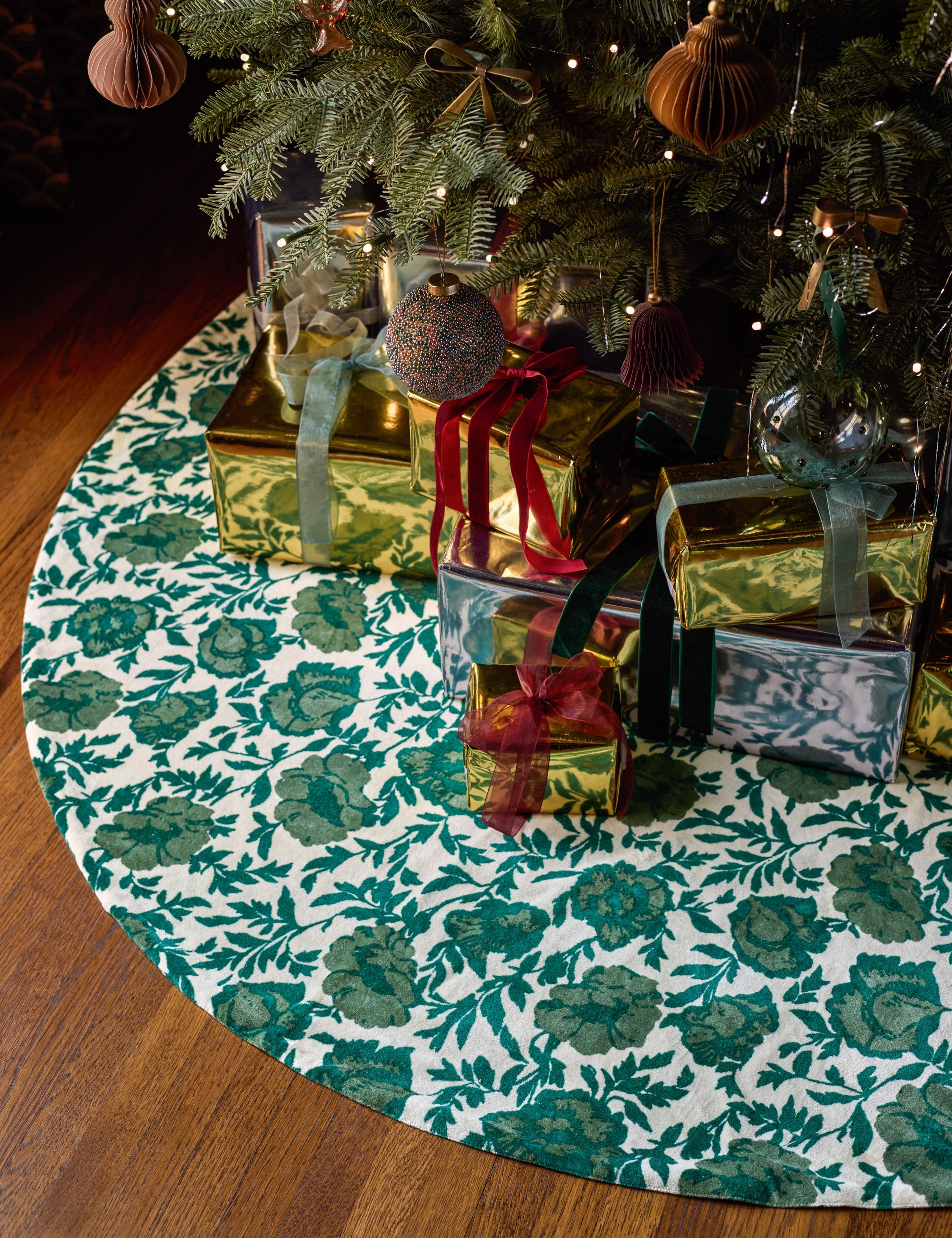 Lulu and Georgia Corabel Velvet Tree Skirt – Peacock