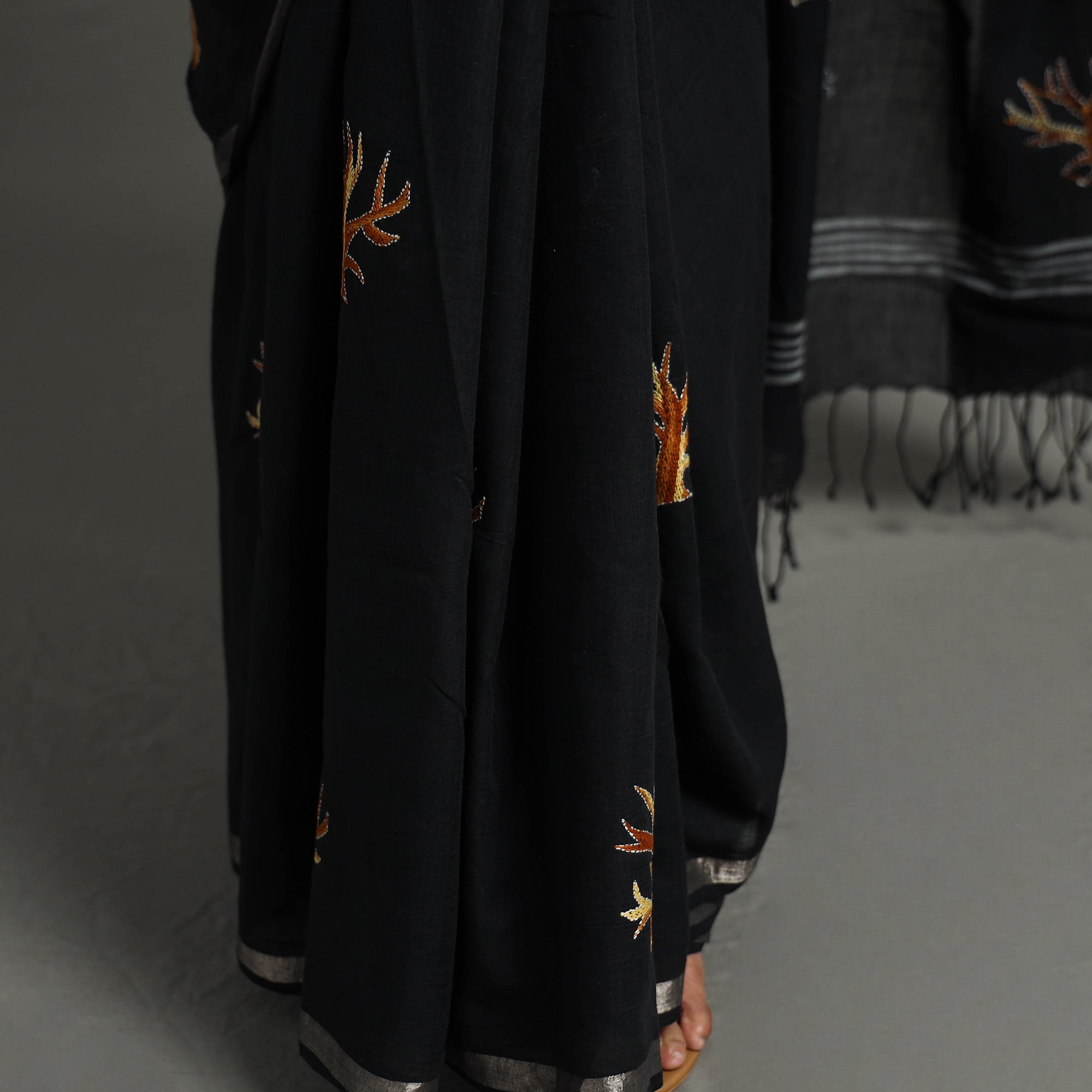 KHUSHBASH - HAPPY LOOM OF EAST Black - Bengal Kantha Embroidery Handloom Cotton Saree - view 5