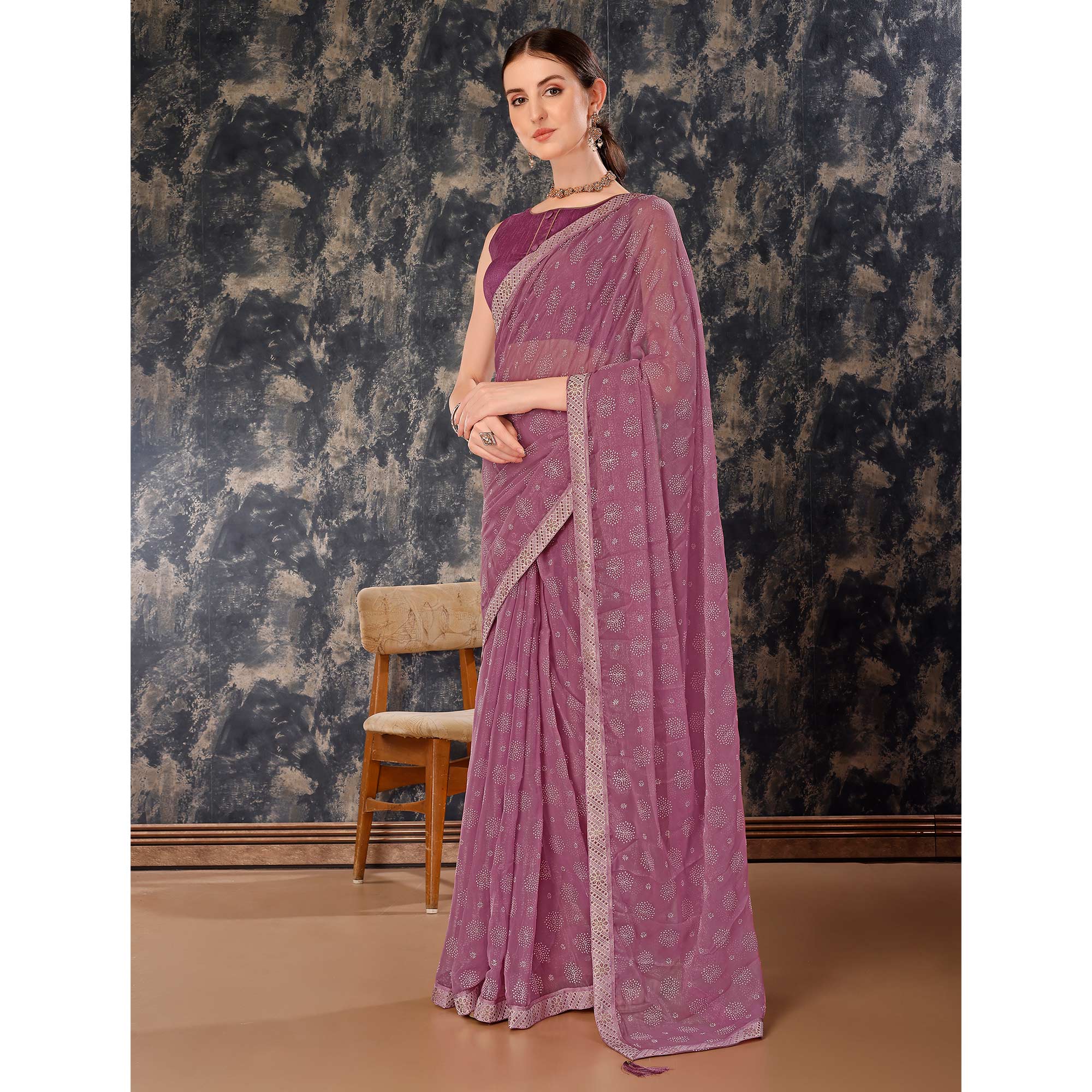 Peachmode Mauve Printed Chiffon Saree With Lace Border - view 5
